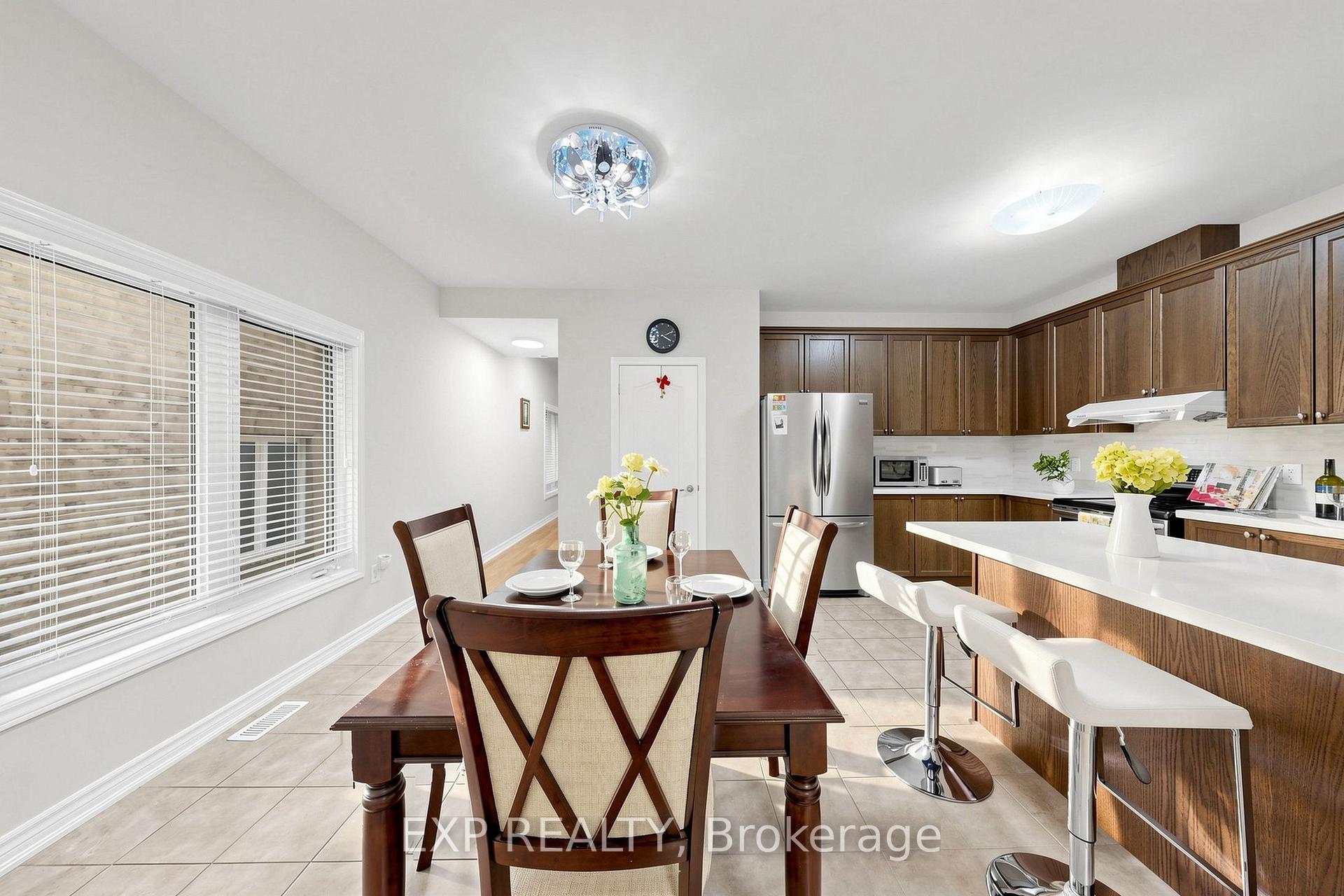 Photo 4 of 27 Hatton Court, Brampton, Credit Valley — HOMEH
