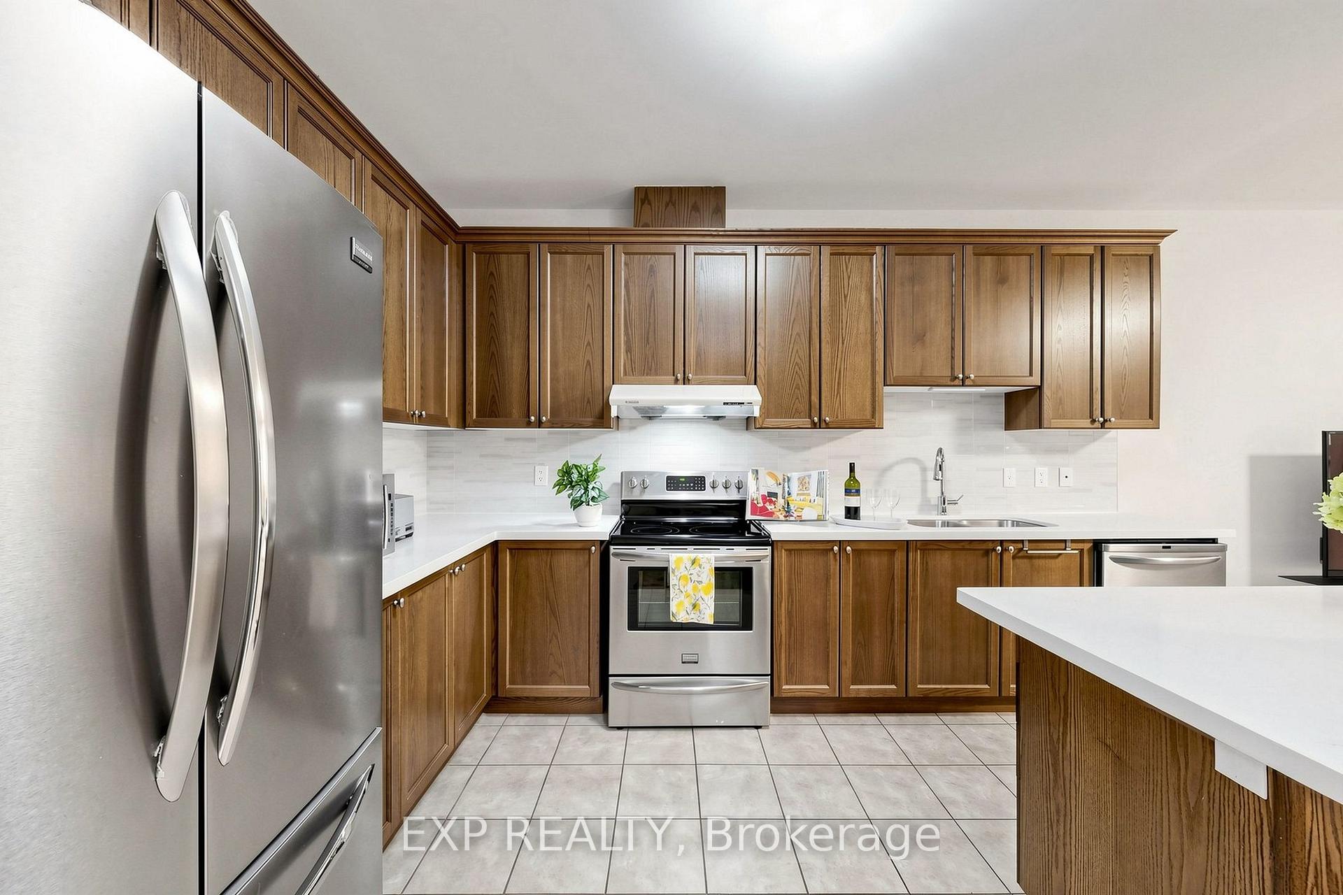 Photo 5 of 27 Hatton Court, Brampton, Credit Valley — HOMEH