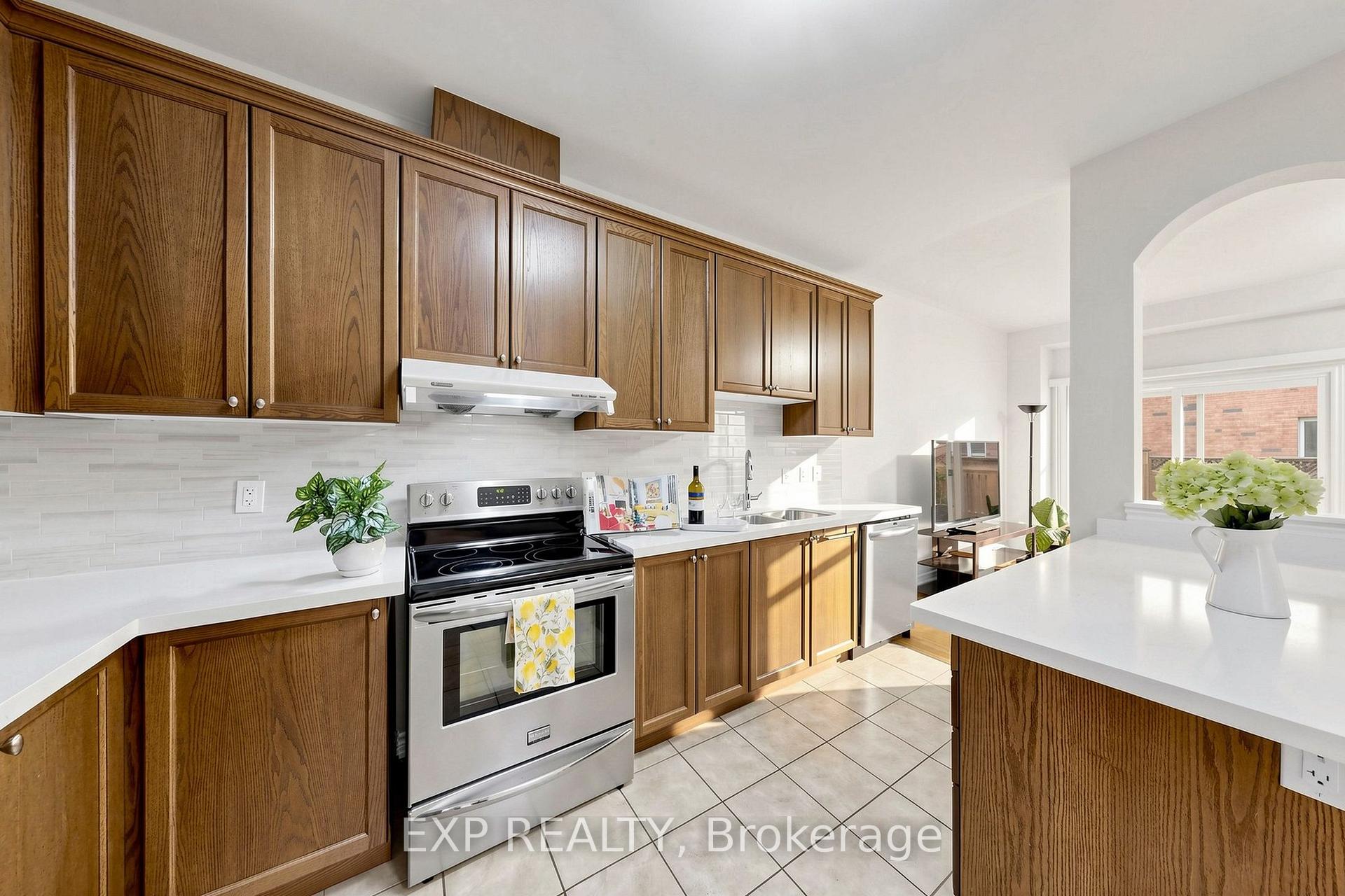 Photo 6 of 27 Hatton Court, Brampton, Credit Valley — HOMEH
