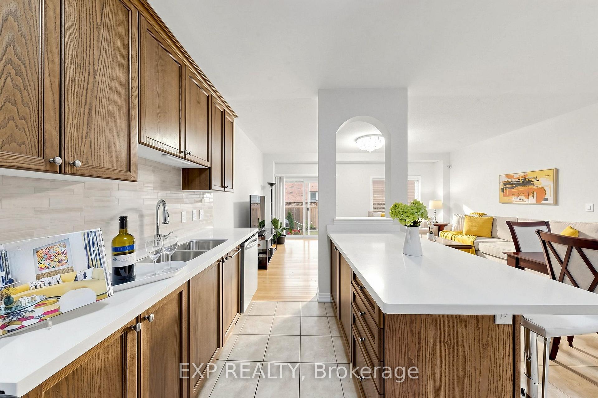 Photo 7 of 27 Hatton Court, Brampton, Credit Valley — HOMEH