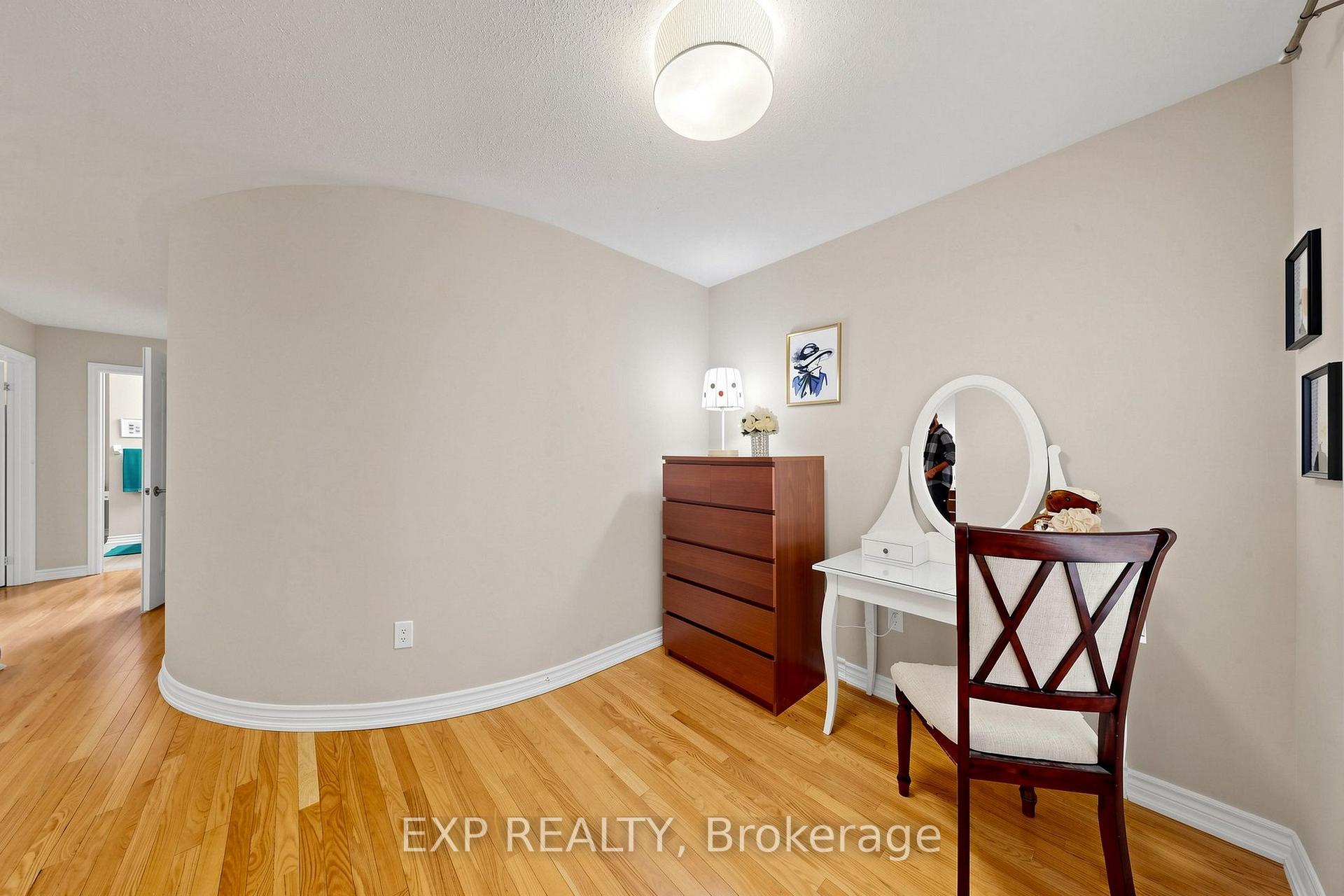 Photo 19 of 27 Hatton Court, Brampton, Credit Valley — HOMEH
