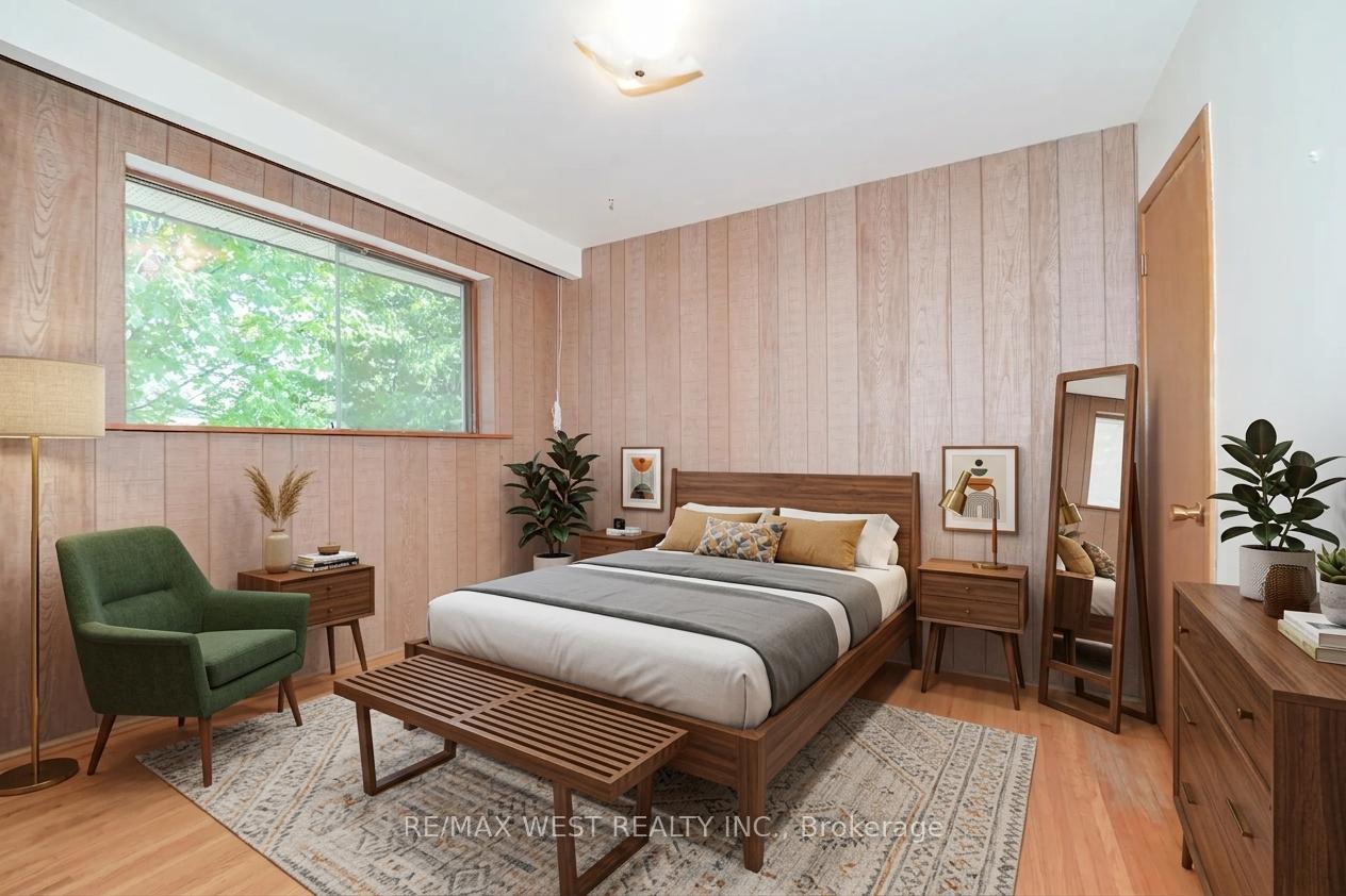 Photo 8 of 39 Madron Crescent, North York, York University Heights — HOMEH
