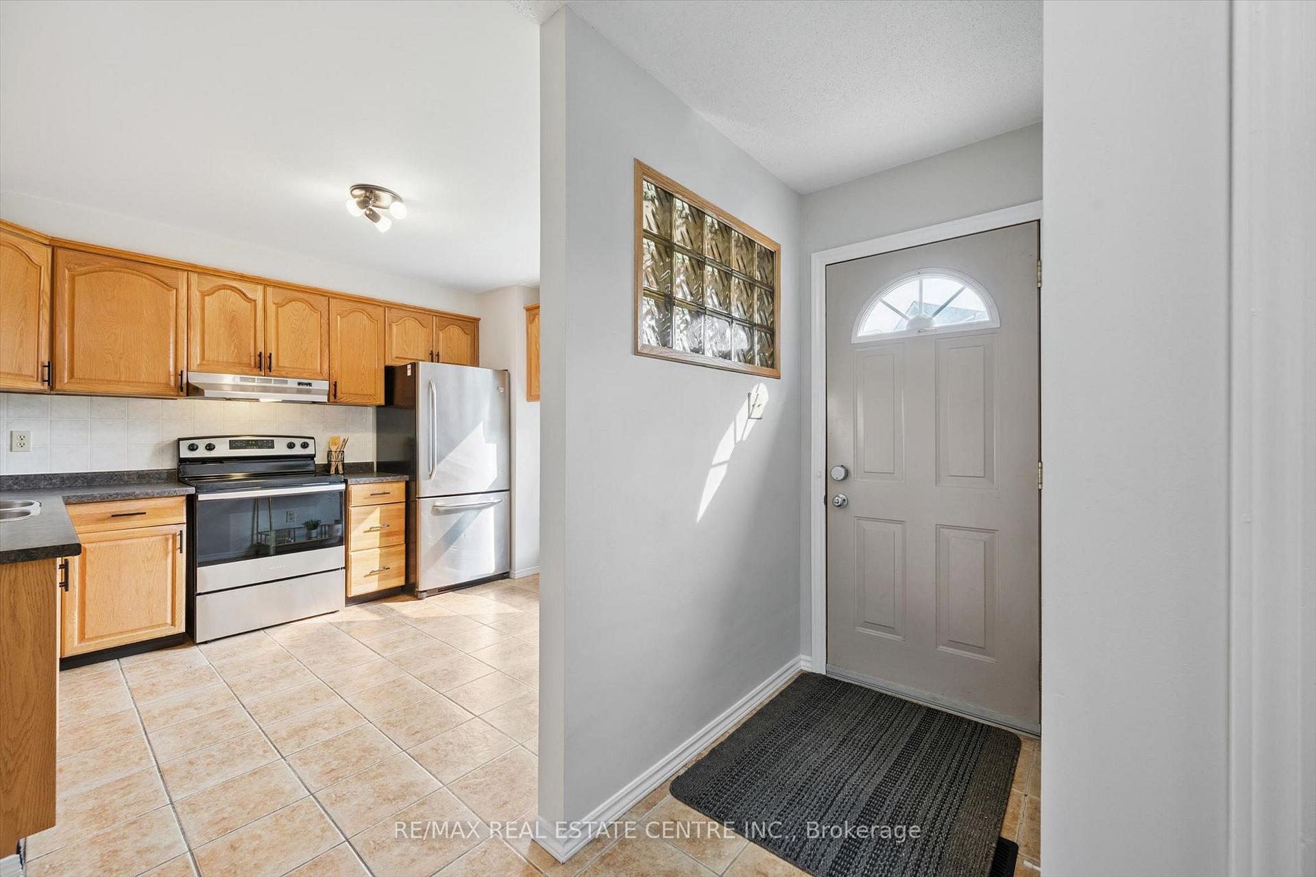 Photo 5 of Unit 15, 265 Williamsburg Road, Kitchener, Laurentian Hills/Country Hills W — HOMEH