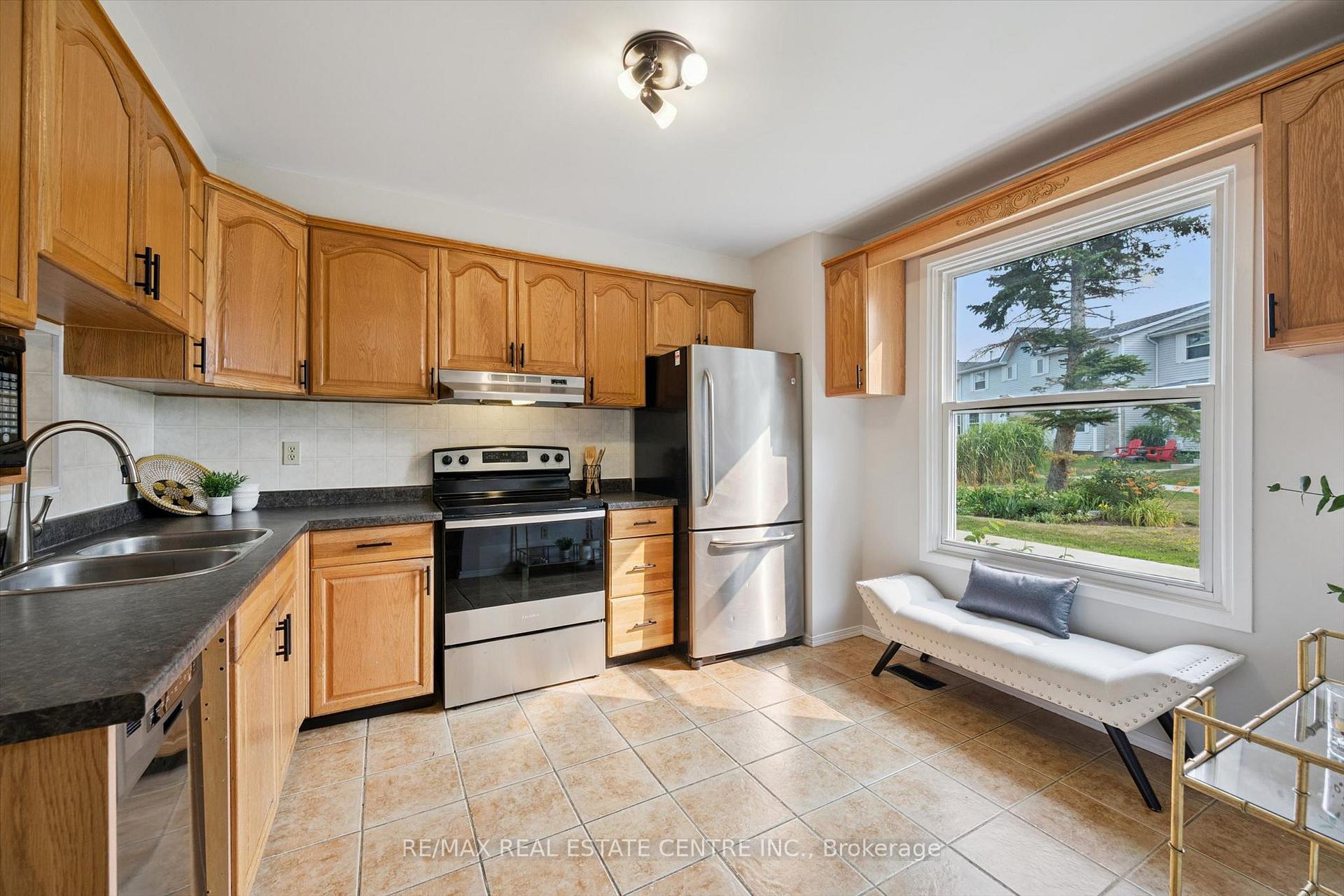Photo 6 of Unit 15, 265 Williamsburg Road, Kitchener, Laurentian Hills/Country Hills W — HOMEH