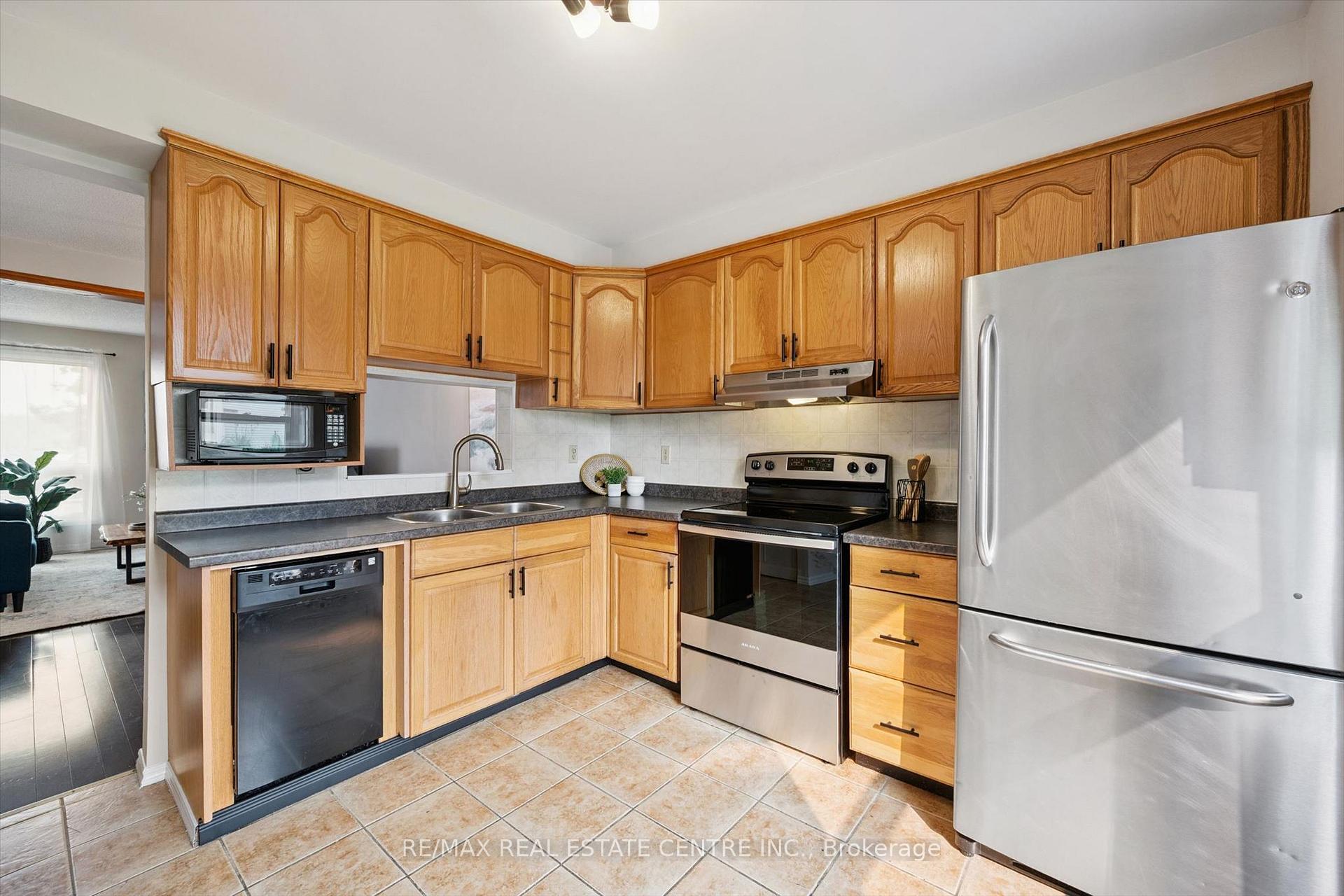 Photo 7 of Unit 15, 265 Williamsburg Road, Kitchener, Laurentian Hills/Country Hills W — HOMEH
