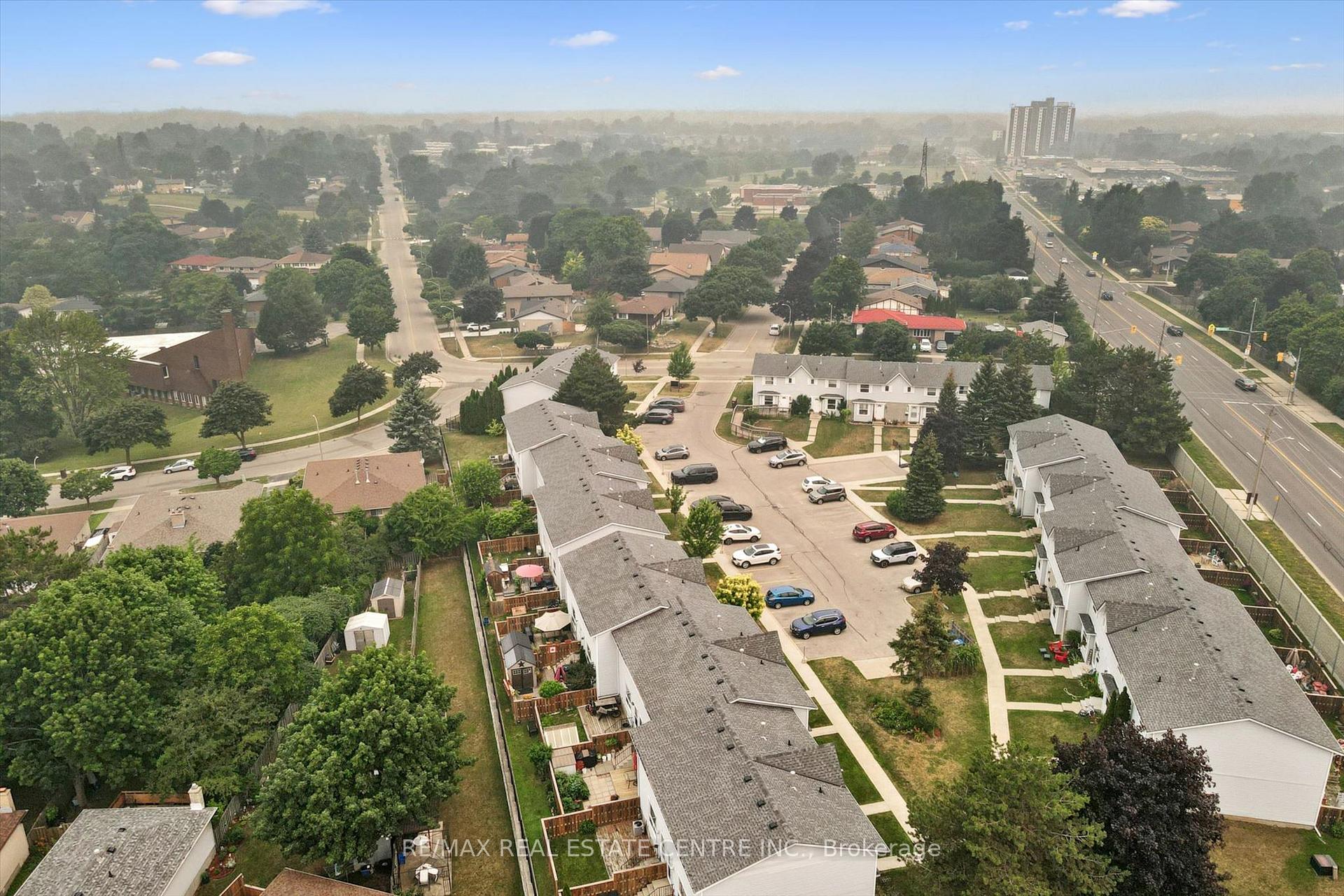 Photo 37 of Unit 15, 265 Williamsburg Road, Kitchener, Laurentian Hills/Country Hills W — HOMEH