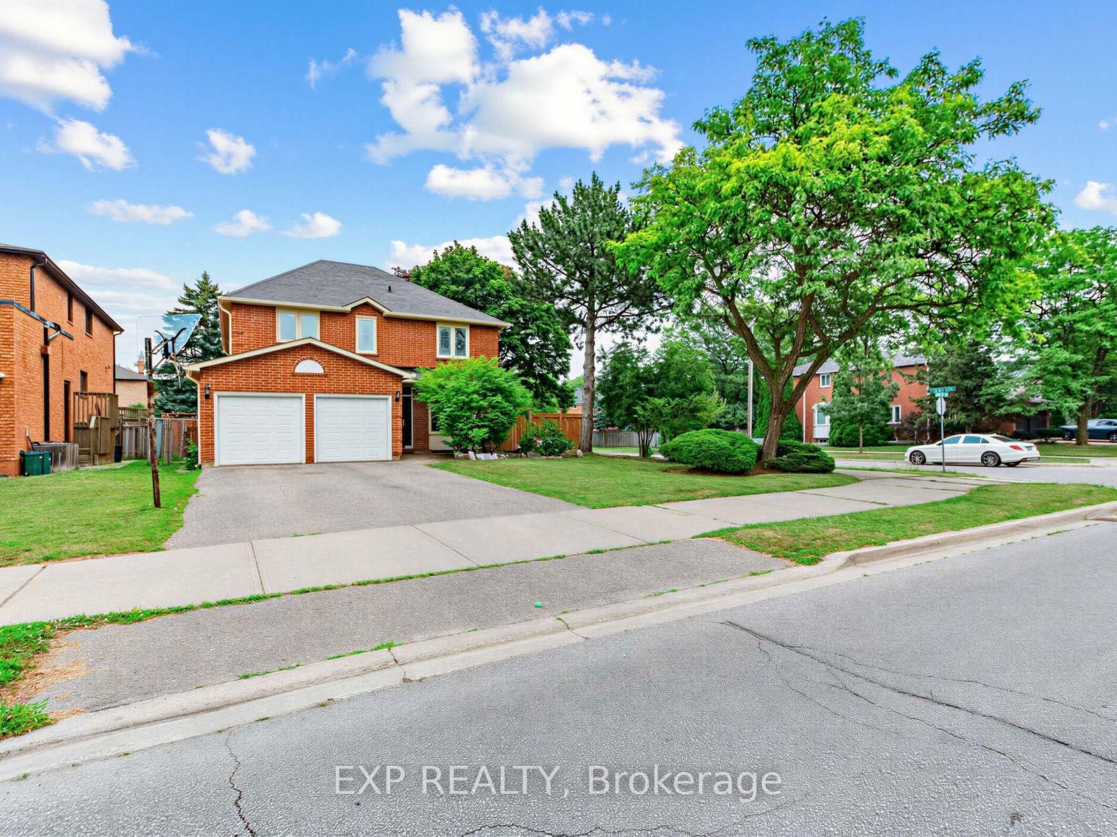 Photo 2 of 129 Franklin Avenue, Vaughan, Crestwood-Springfarm-Yorkhill — HOMEH