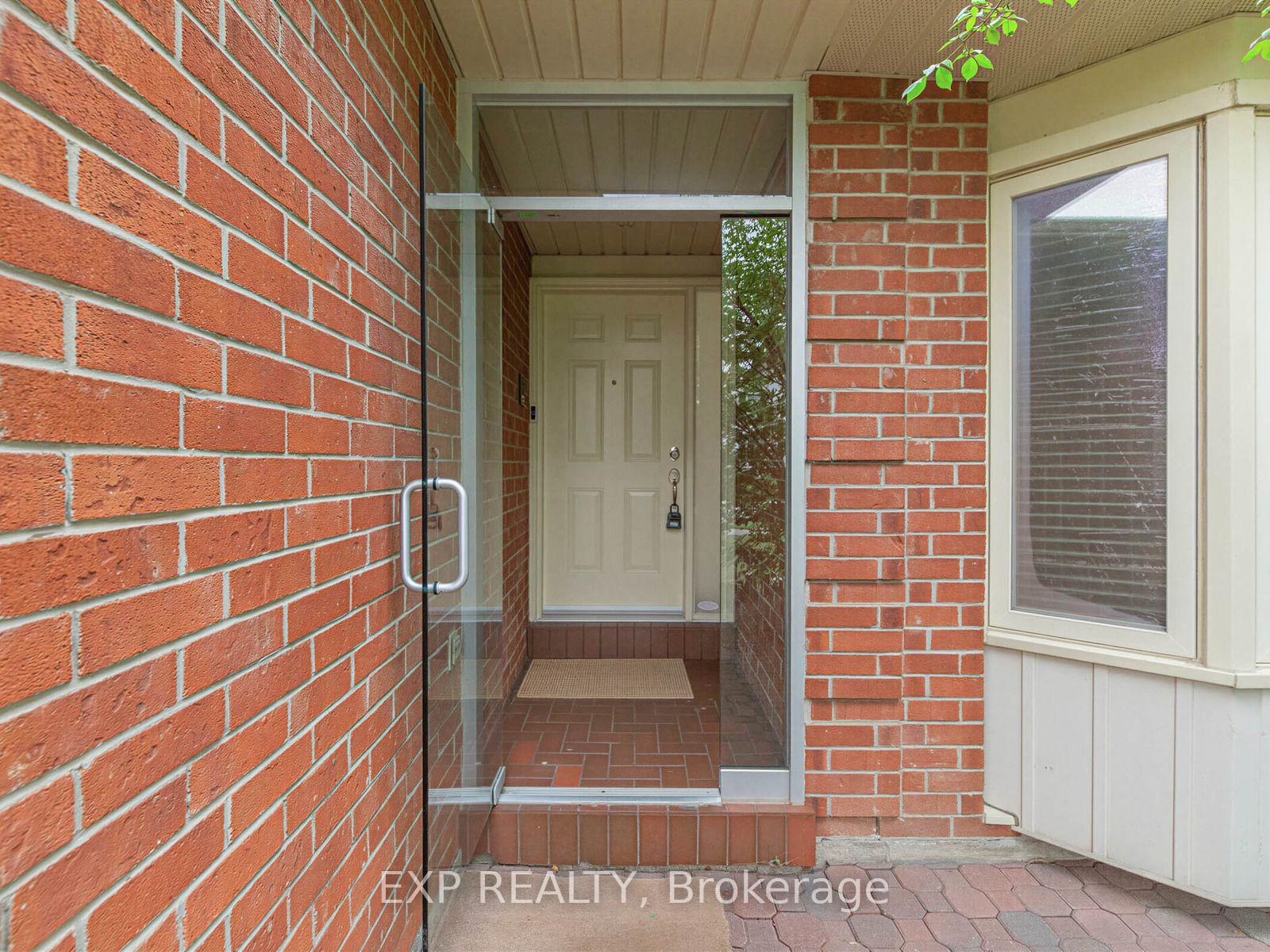Photo 3 of 129 Franklin Avenue, Vaughan, Crestwood-Springfarm-Yorkhill — HOMEH