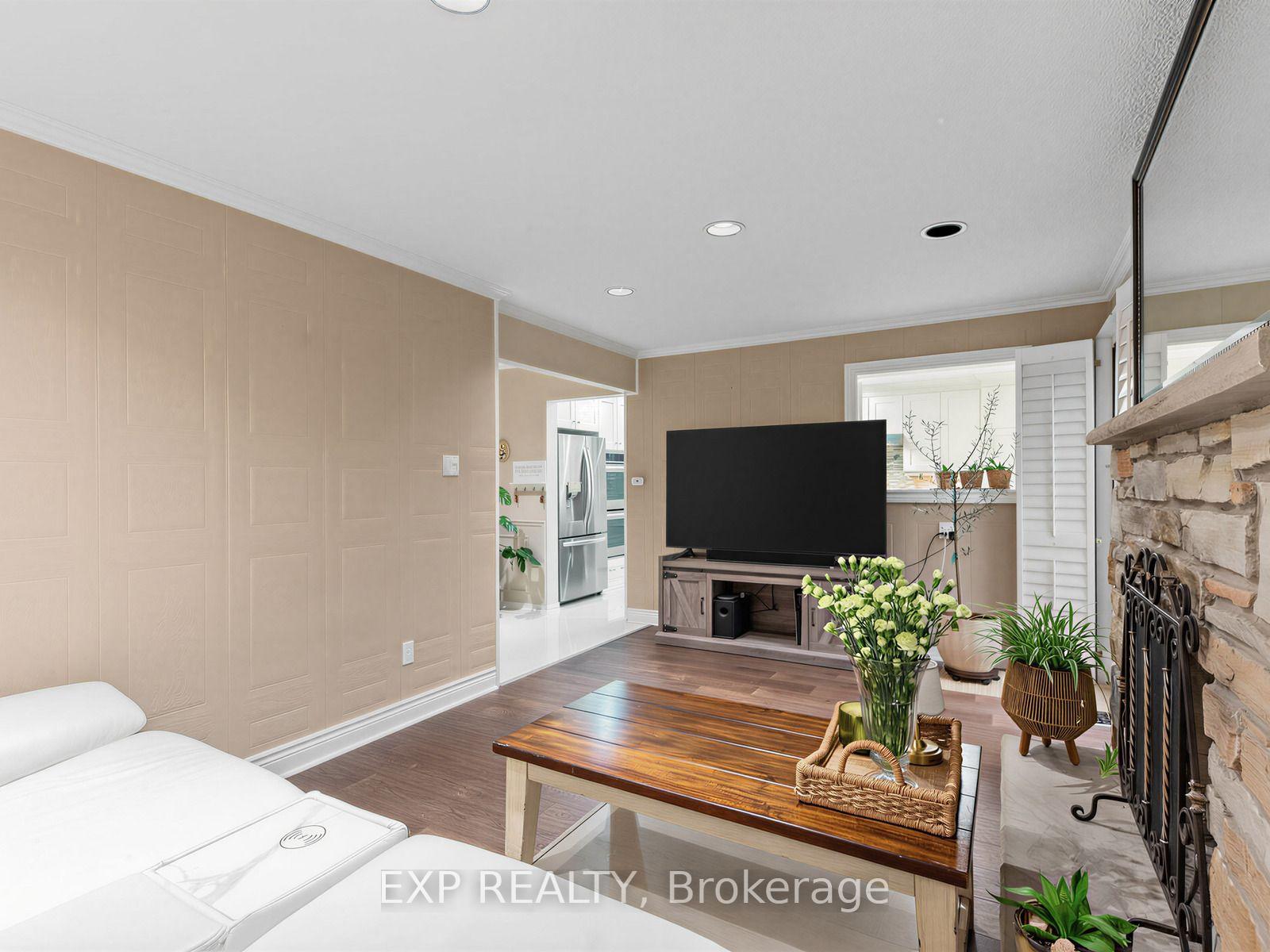 Photo 9 of 129 Franklin Avenue, Vaughan, Crestwood-Springfarm-Yorkhill — HOMEH