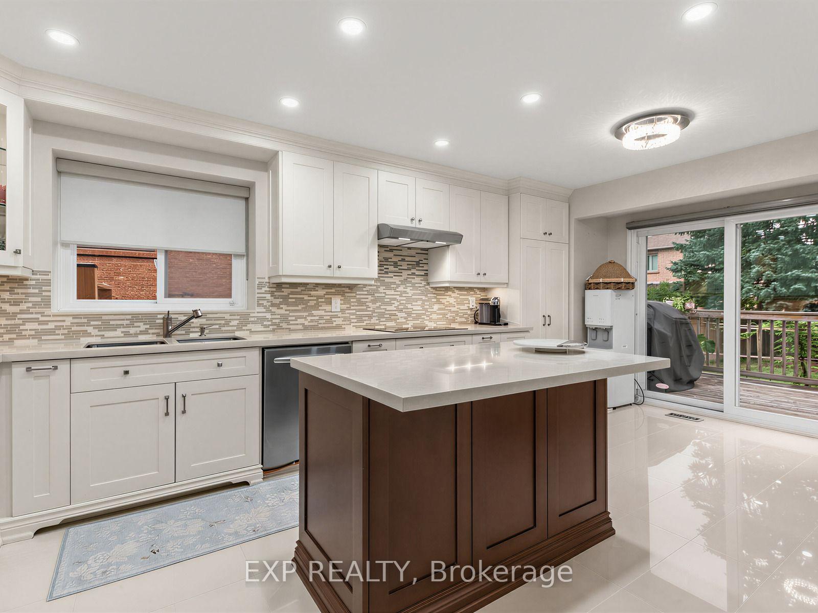 Photo 10 of 129 Franklin Avenue, Vaughan, Crestwood-Springfarm-Yorkhill — HOMEH