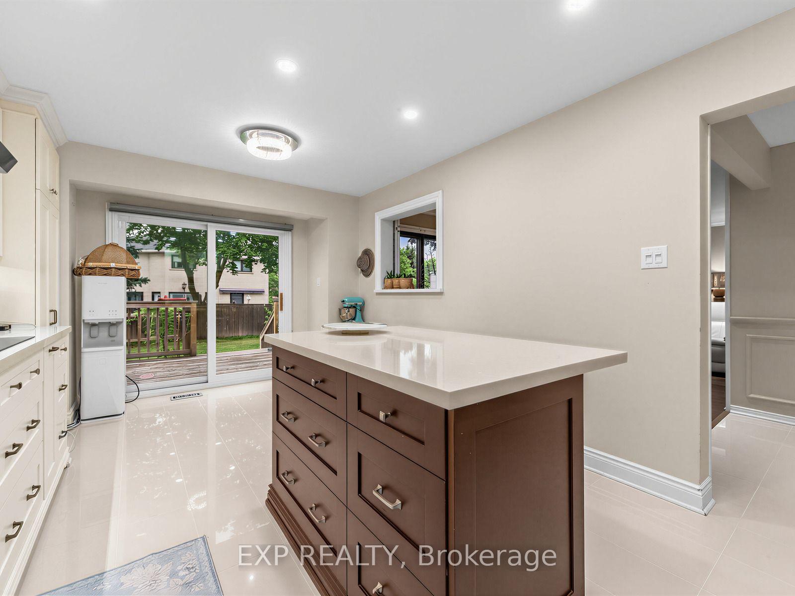 Photo 12 of 129 Franklin Avenue, Vaughan, Crestwood-Springfarm-Yorkhill — HOMEH