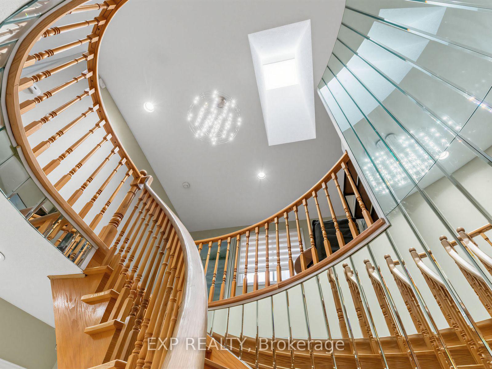 Photo 16 of 129 Franklin Avenue, Vaughan, Crestwood-Springfarm-Yorkhill — HOMEH
