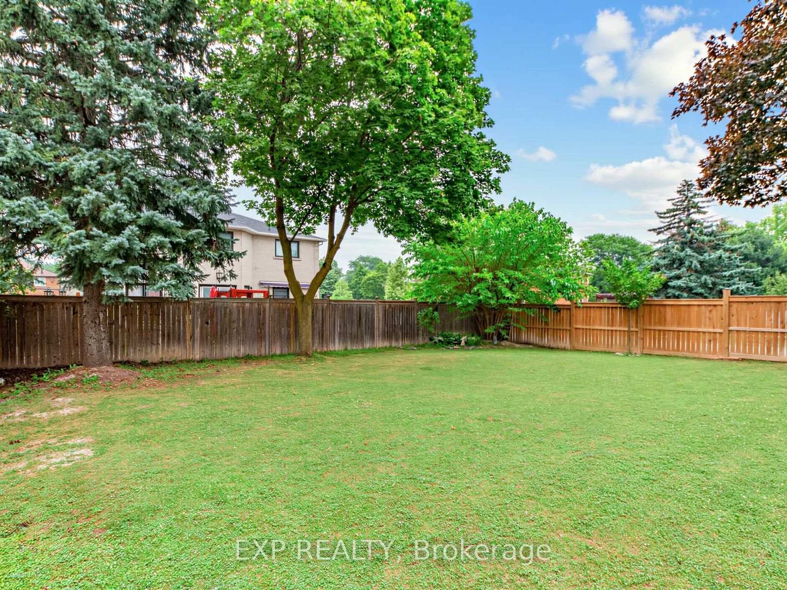 Photo 32 of 129 Franklin Avenue, Vaughan, Crestwood-Springfarm-Yorkhill — HOMEH