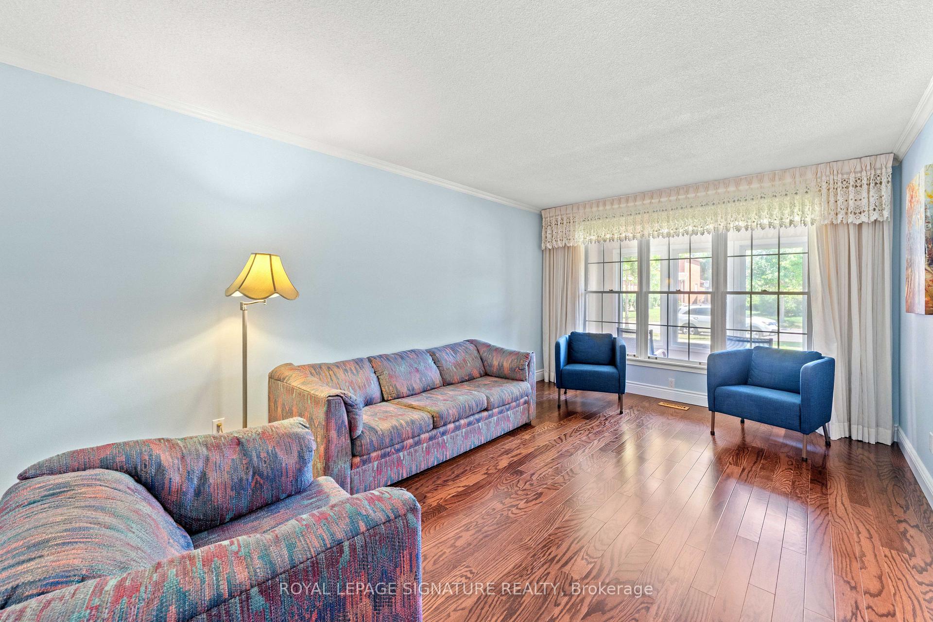 Photo 5 of 36 Jason Street, Vaughan, Brownridge — HOMEH