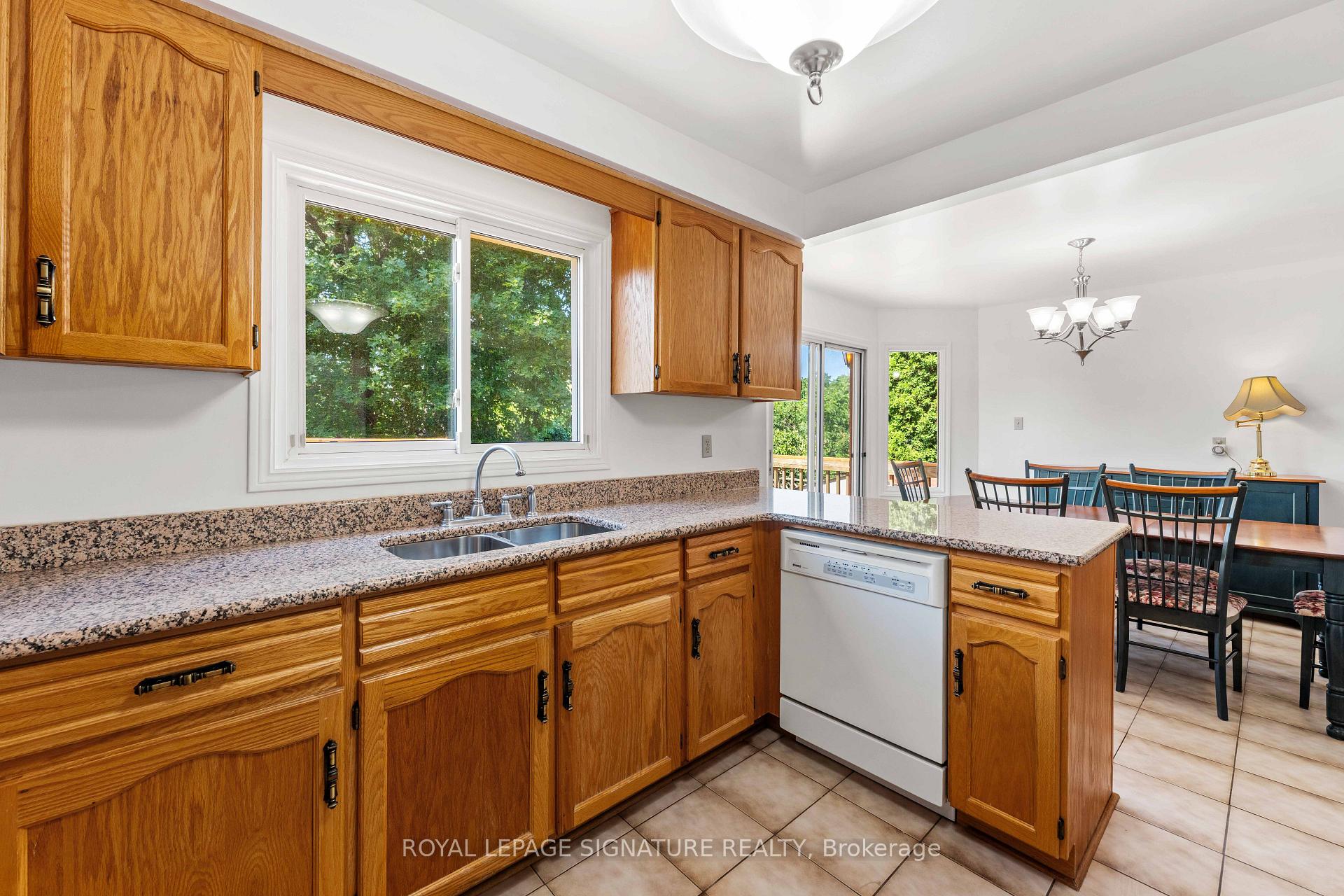 Photo 9 of 36 Jason Street, Vaughan, Brownridge — HOMEH