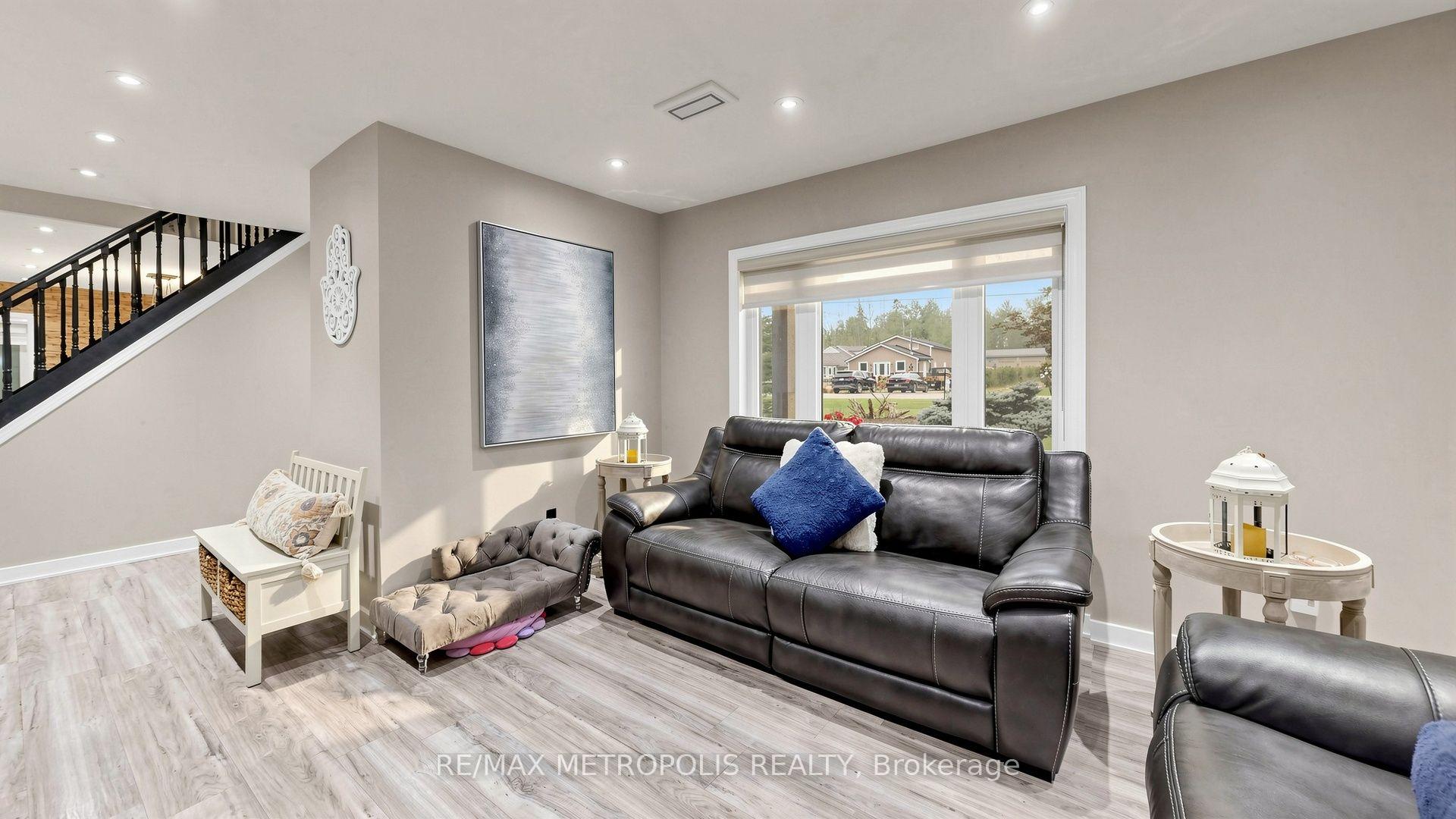 Photo 7 of 2739 Ireton Street E, Innisfil, Rural Innisfil — HOMEH