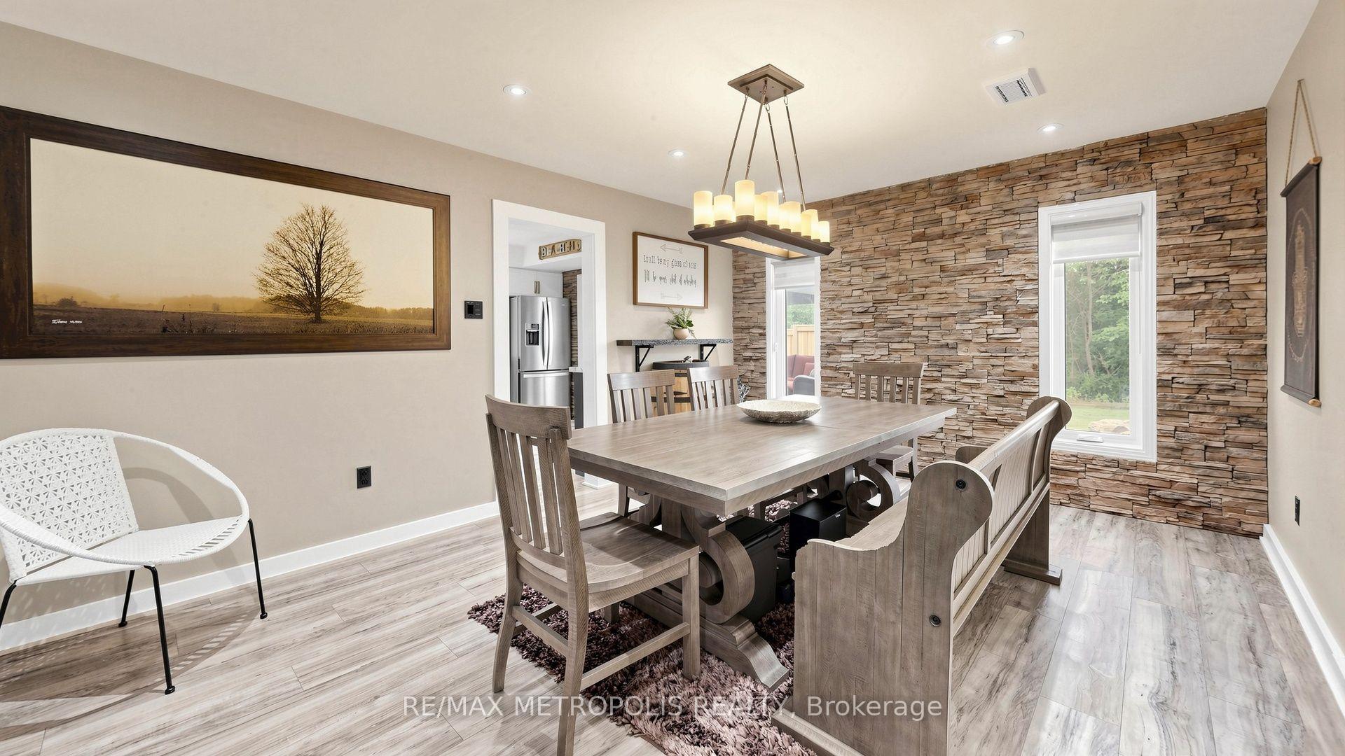 Photo 10 of 2739 Ireton Street E, Innisfil, Rural Innisfil — HOMEH