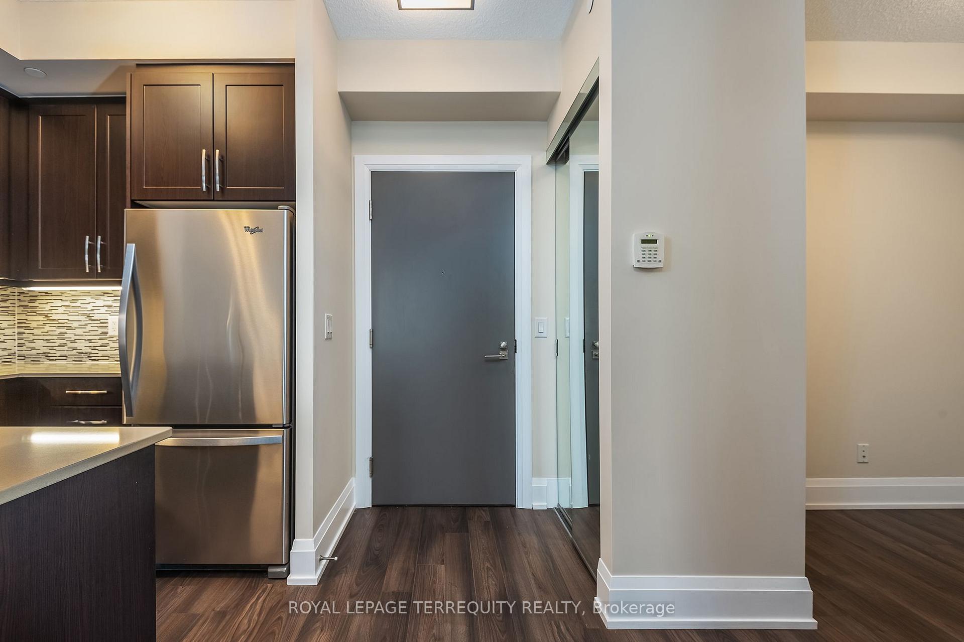 Photo 2 of Unit 911, 1 Old Mill Drive, Toronto, High Park-Swansea — HOMEH