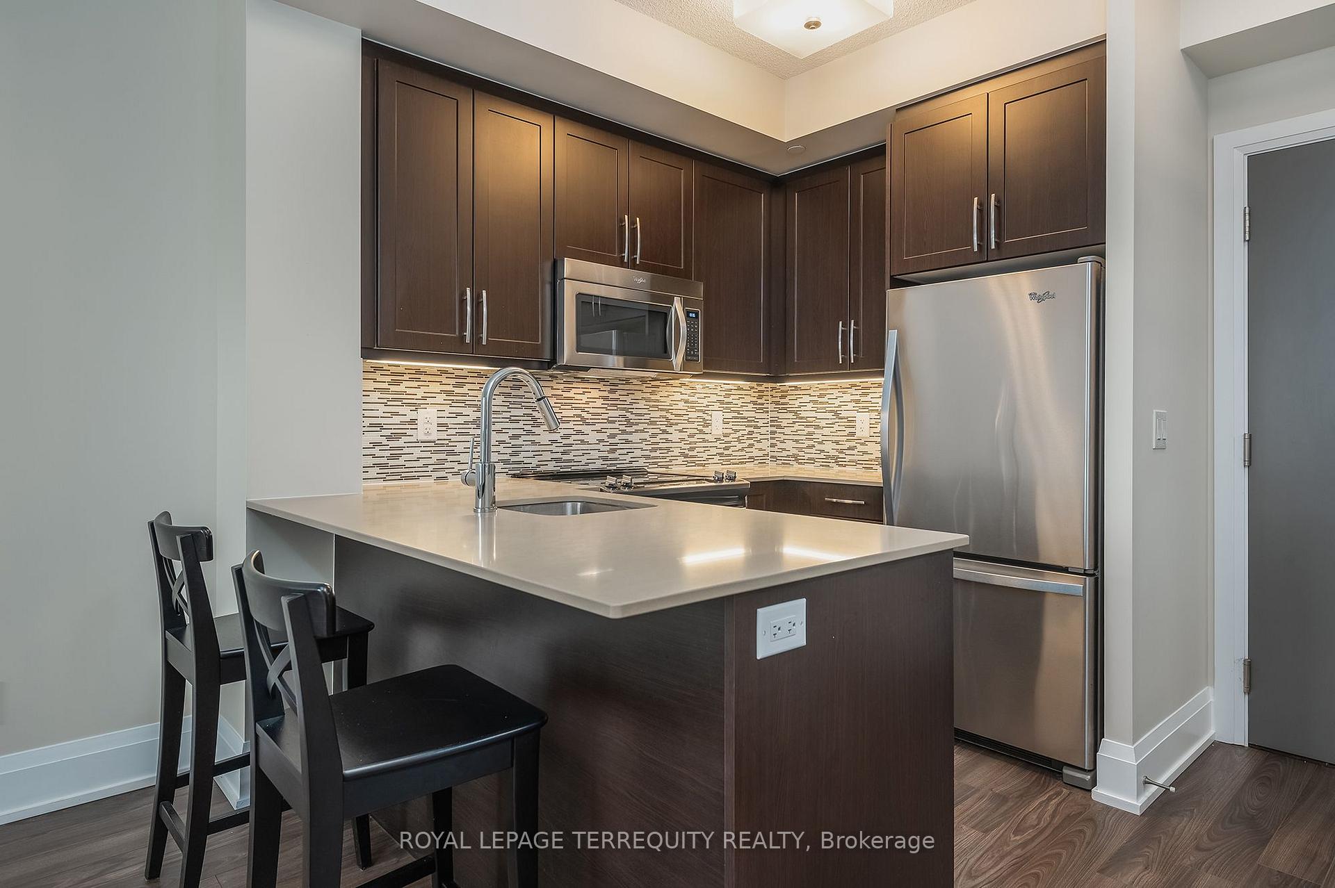 Photo 3 of Unit 911, 1 Old Mill Drive, Toronto, High Park-Swansea — HOMEH