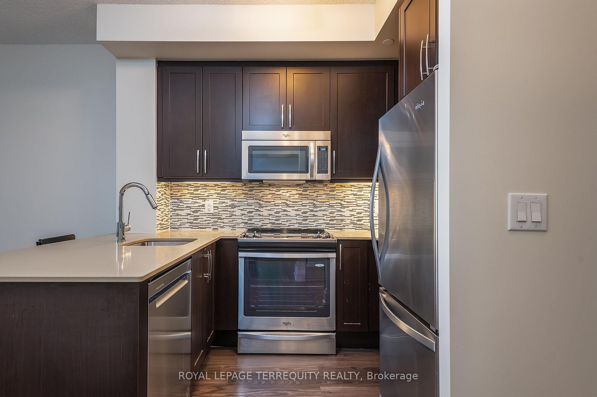 Photo 5 of Unit 911, 1 Old Mill Drive, Toronto, High Park-Swansea — HOMEH