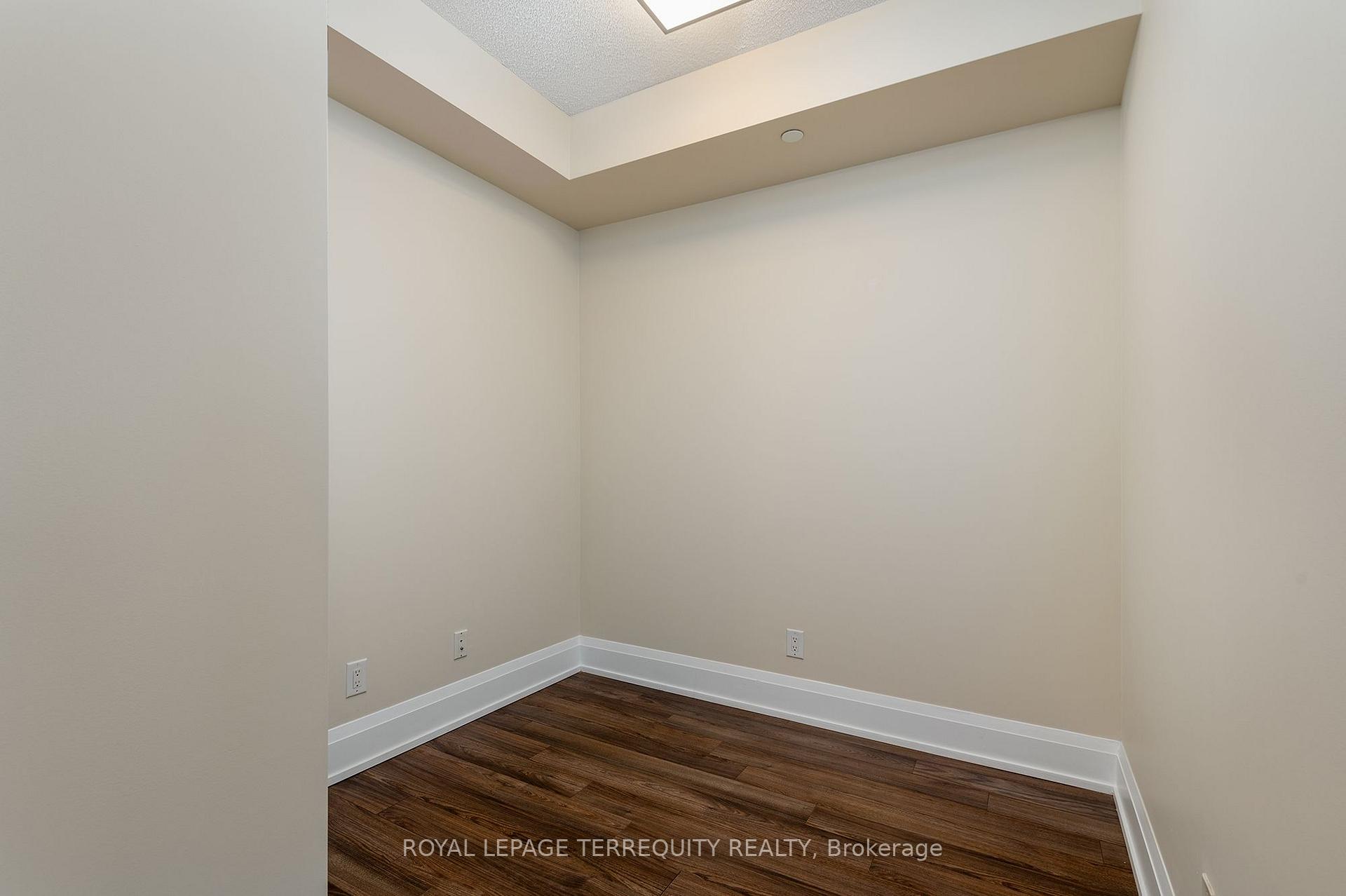 Photo 15 of Unit 911, 1 Old Mill Drive, Toronto, High Park-Swansea — HOMEH