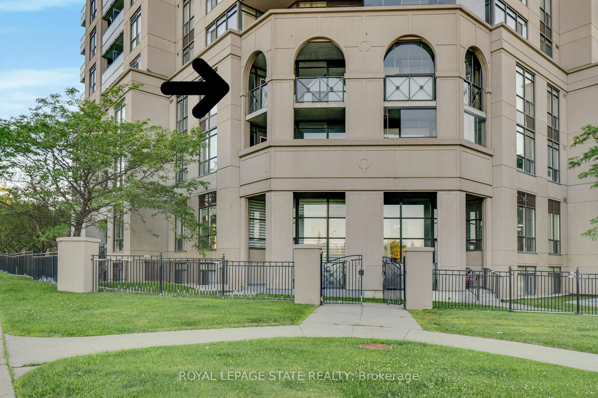 Photo 3 of Unit 301, 220 Forum Drive, Mississauga, Hurontario — HOMEH