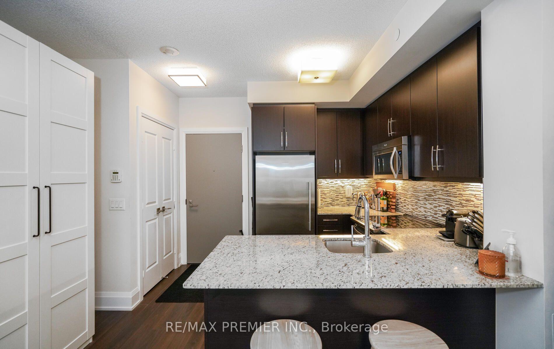 Photo 15 of Unit 303, 2 Old Mill Drive, Toronto, High Park-Swansea — HOMEH