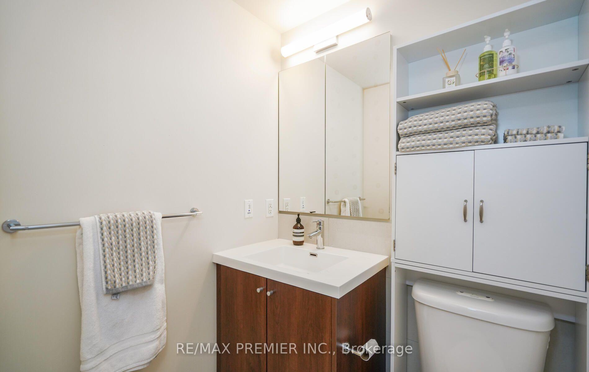 Photo 17 of Unit 303, 2 Old Mill Drive, Toronto, High Park-Swansea — HOMEH