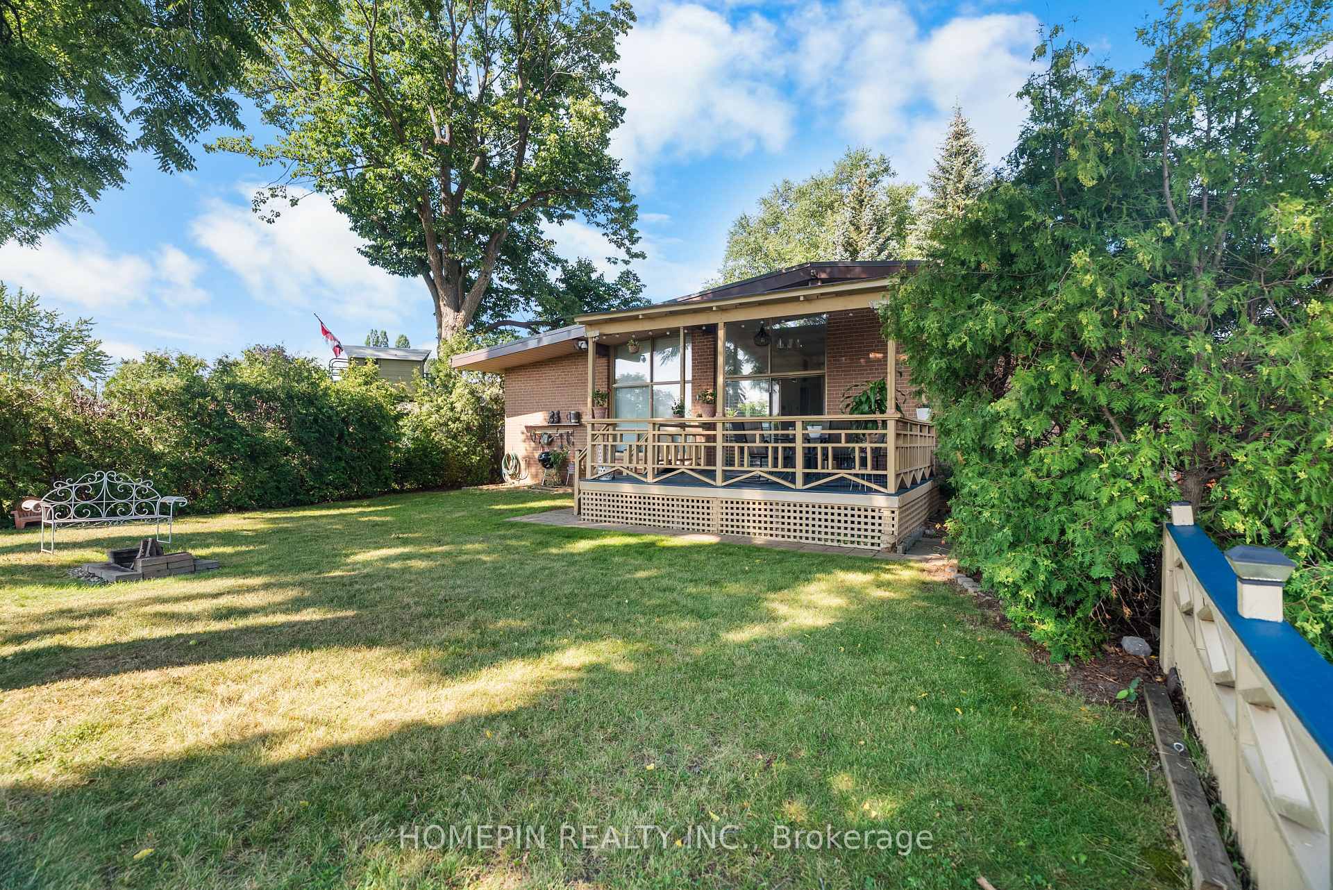 Photo 2 of 25 Grovetree Road, Etobicoke, Thistletown-Beaumonde Heights — HOMEH