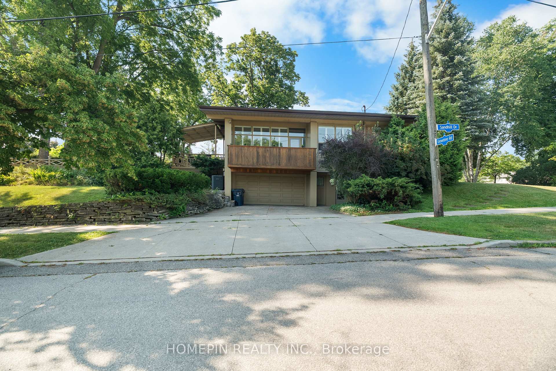 Photo 4 of 25 Grovetree Road, Etobicoke, Thistletown-Beaumonde Heights — HOMEH