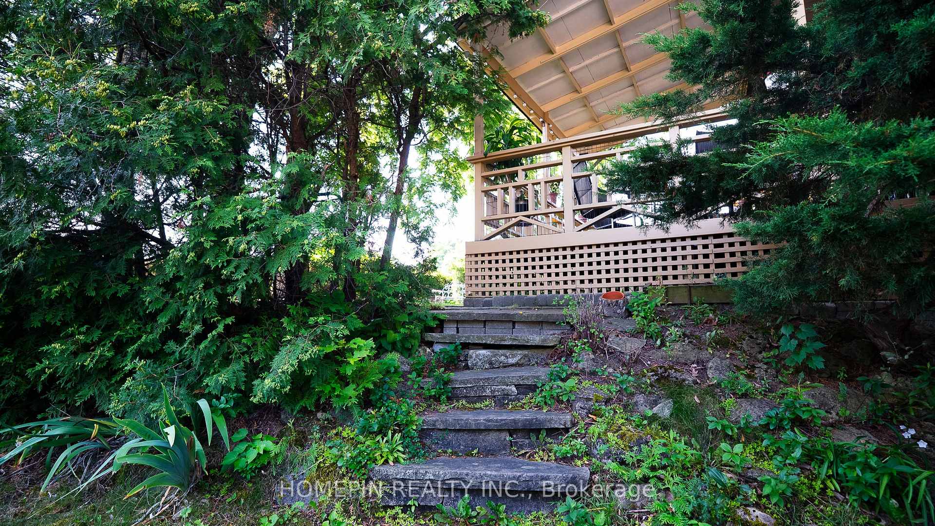 Photo 5 of 25 Grovetree Road, Etobicoke, Thistletown-Beaumonde Heights — HOMEH