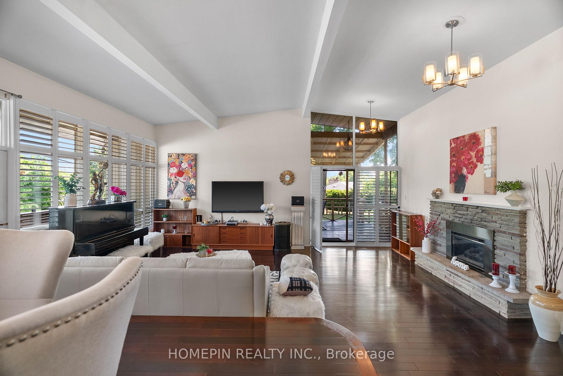 Photo 8 of 25 Grovetree Road, Etobicoke, Thistletown-Beaumonde Heights — HOMEH