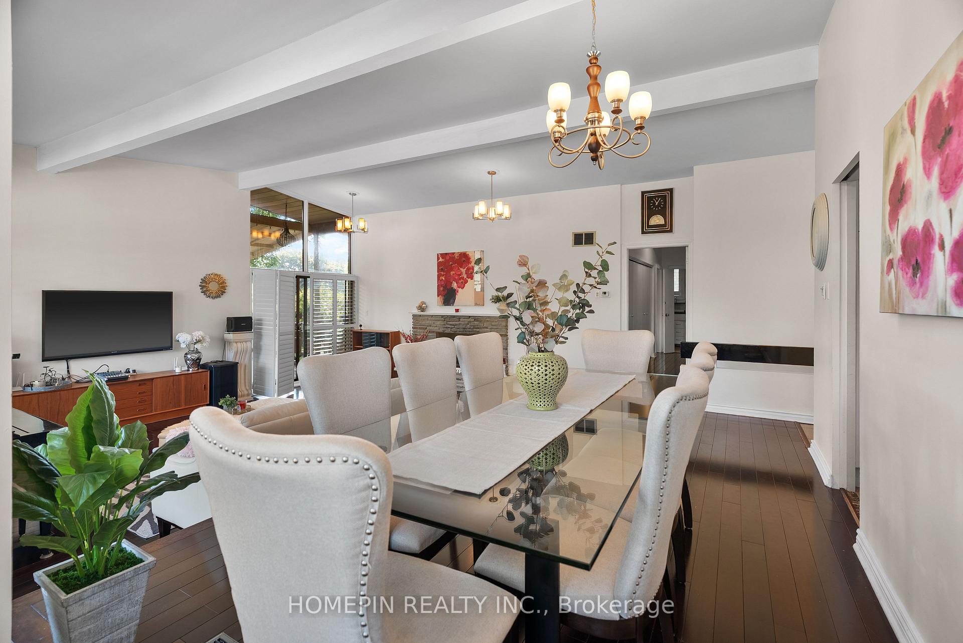 Photo 9 of 25 Grovetree Road, Etobicoke, Thistletown-Beaumonde Heights — HOMEH