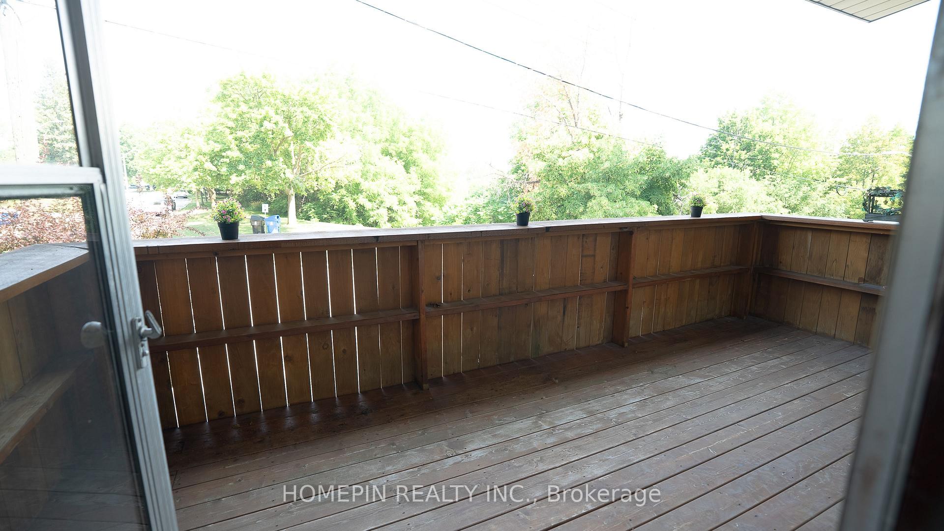 Photo 11 of 25 Grovetree Road, Etobicoke, Thistletown-Beaumonde Heights — HOMEH