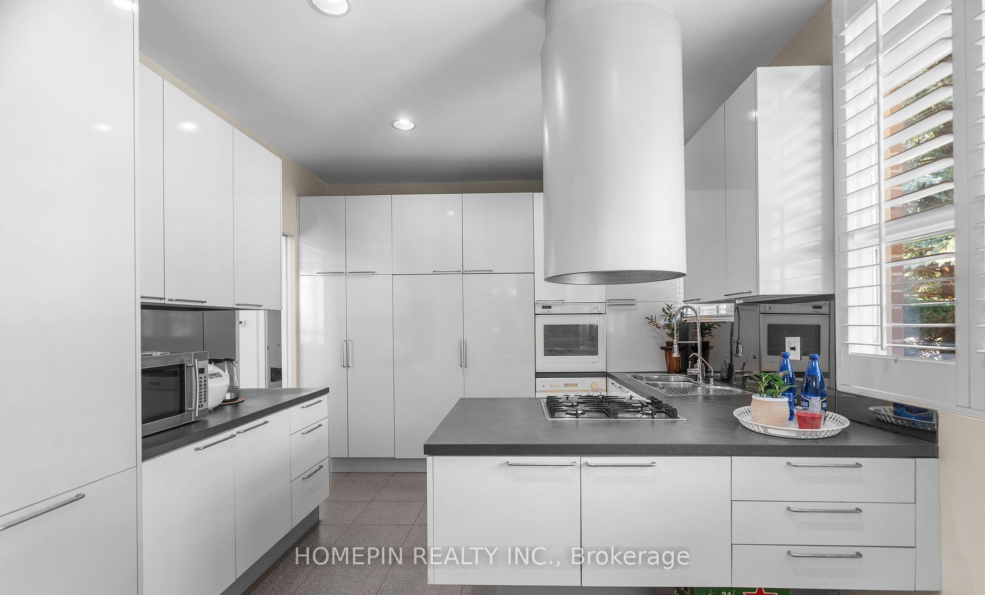 Photo 14 of 25 Grovetree Road, Etobicoke, Thistletown-Beaumonde Heights — HOMEH