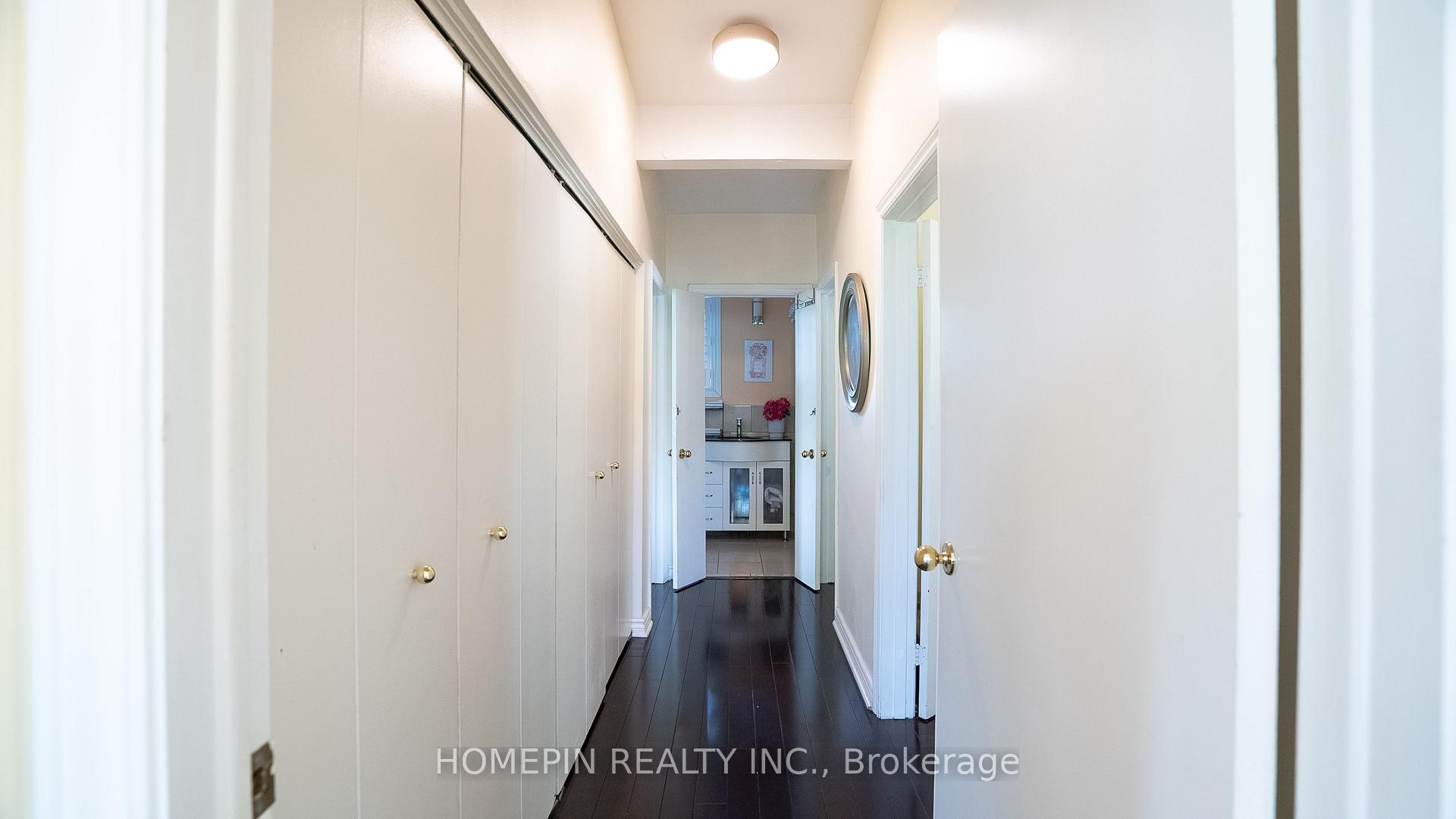 Photo 16 of 25 Grovetree Road, Etobicoke, Thistletown-Beaumonde Heights — HOMEH