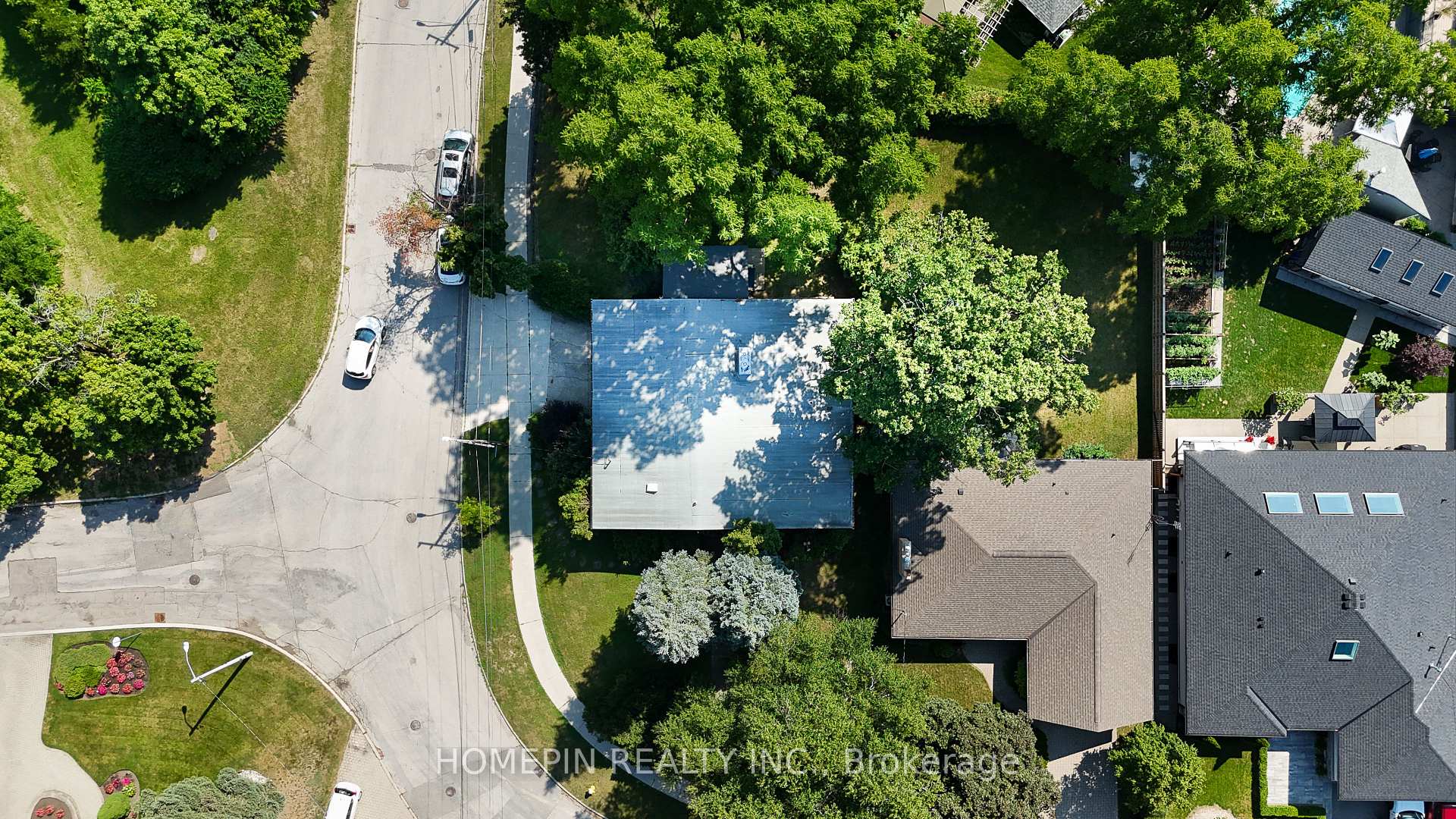 Photo 32 of 25 Grovetree Road, Etobicoke, Thistletown-Beaumonde Heights — HOMEH