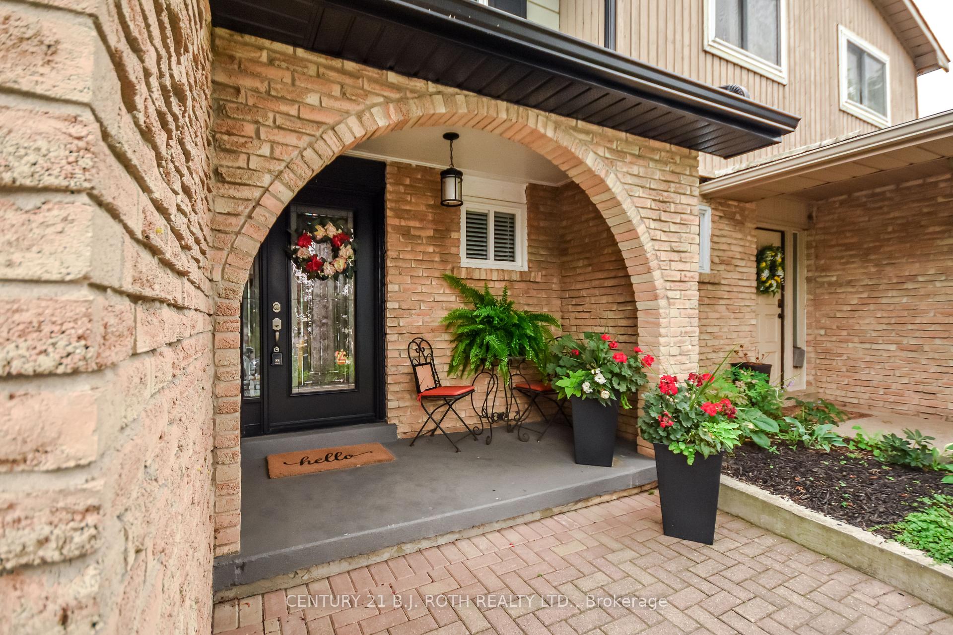 Photo 2 of 139 Kozlov Street, Barrie, Sunnidale — HOMEH
