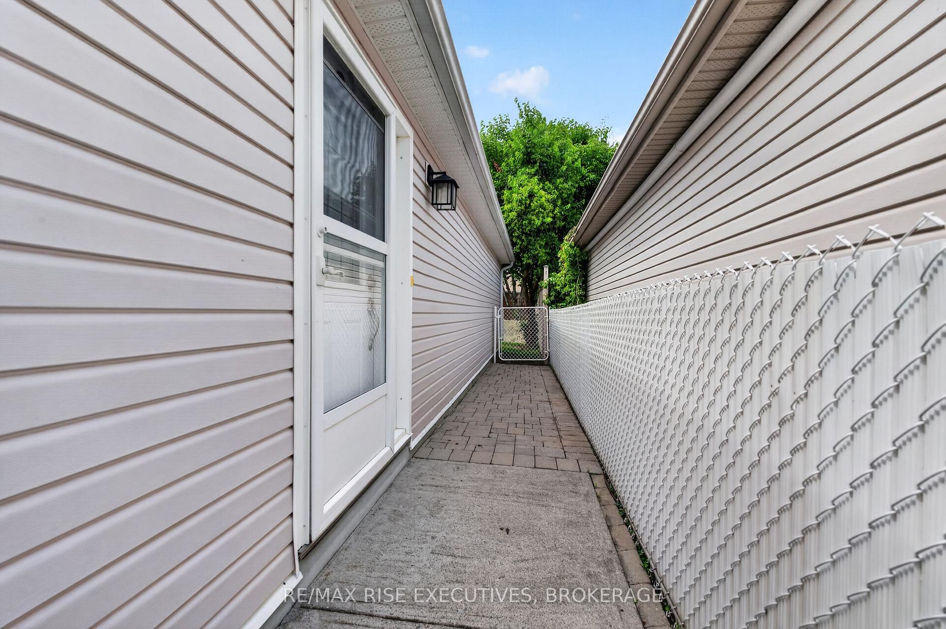 Photo 4 of 956 Ringstead Street, Kingston, City SouthWest — HOMEH