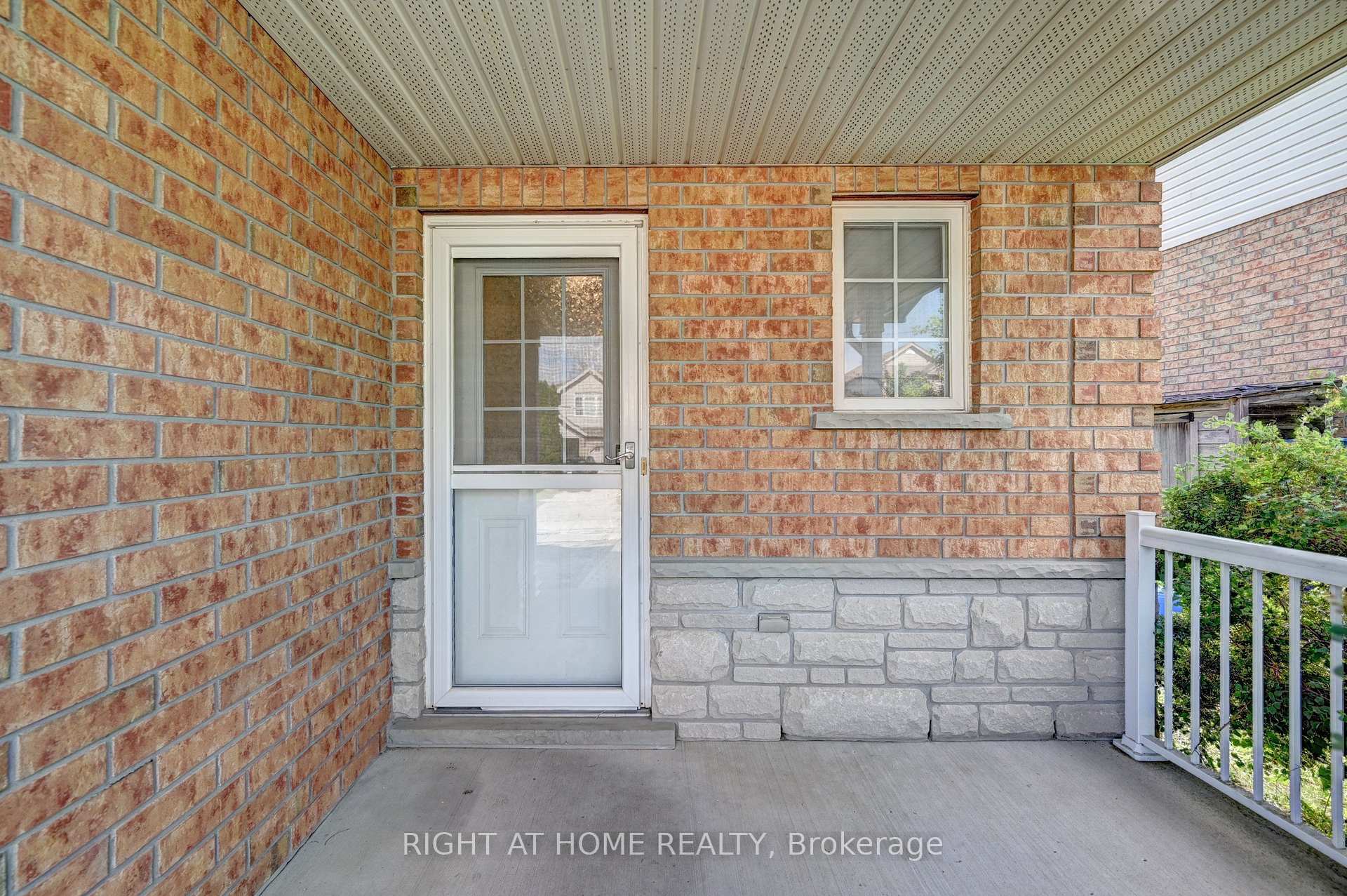 Photo 3 of 760 Paris Boulevard, Waterloo, Beechwood West — HOMEH