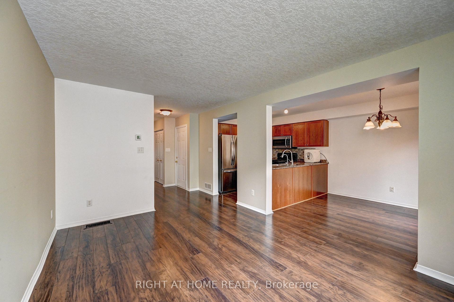 Photo 9 of 760 Paris Boulevard, Waterloo, Beechwood West — HOMEH