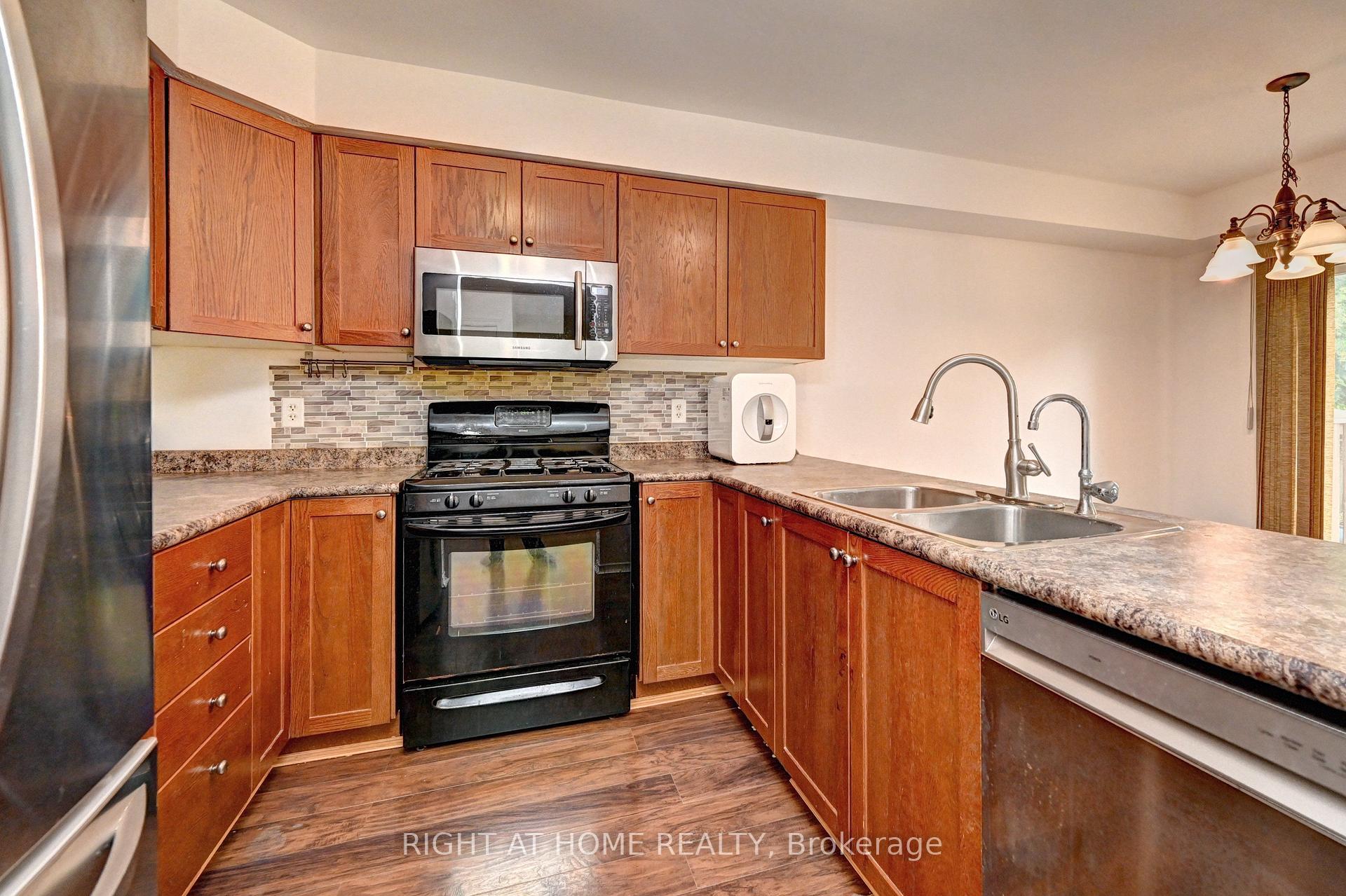 Photo 16 of 760 Paris Boulevard, Waterloo, Beechwood West — HOMEH