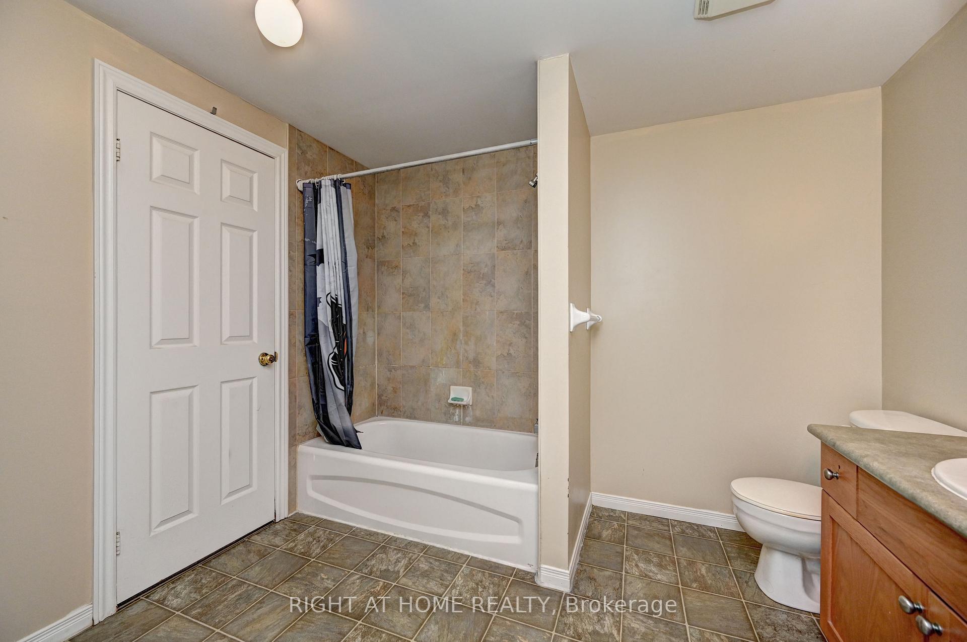 Photo 27 of 760 Paris Boulevard, Waterloo, Beechwood West — HOMEH