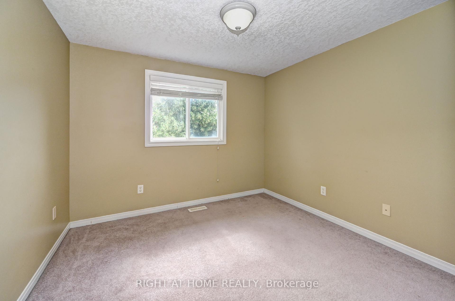 Photo 31 of 760 Paris Boulevard, Waterloo, Beechwood West — HOMEH