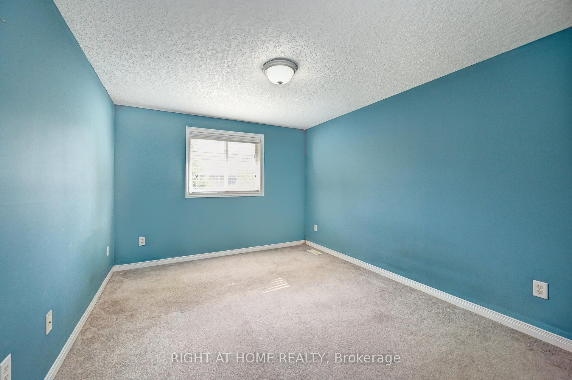 Photo 35 of 760 Paris Boulevard, Waterloo, Beechwood West — HOMEH