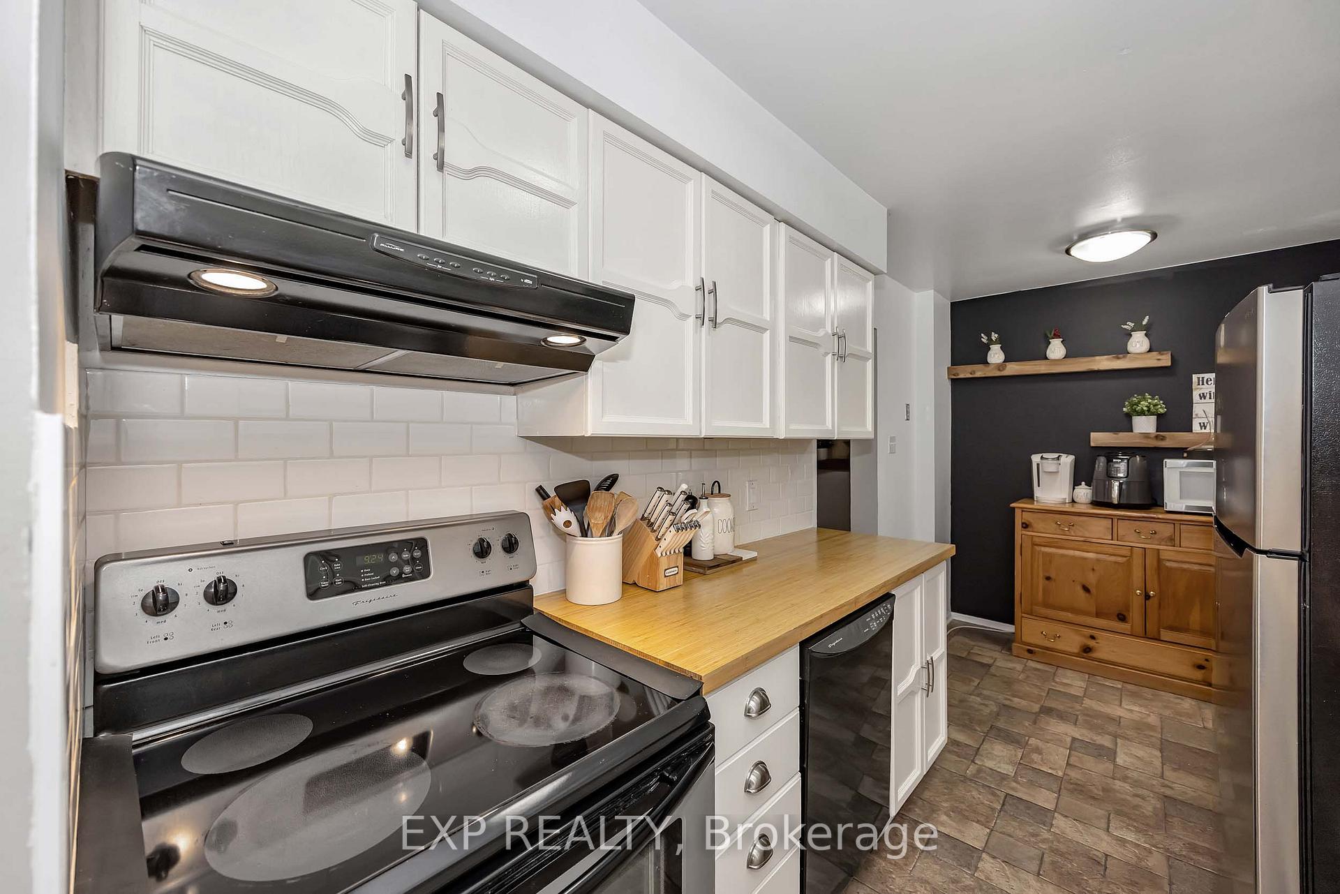 Photo 13 of 13 Shearer Crescent, Ottawa, Kanata - Katimavik — HOMEH