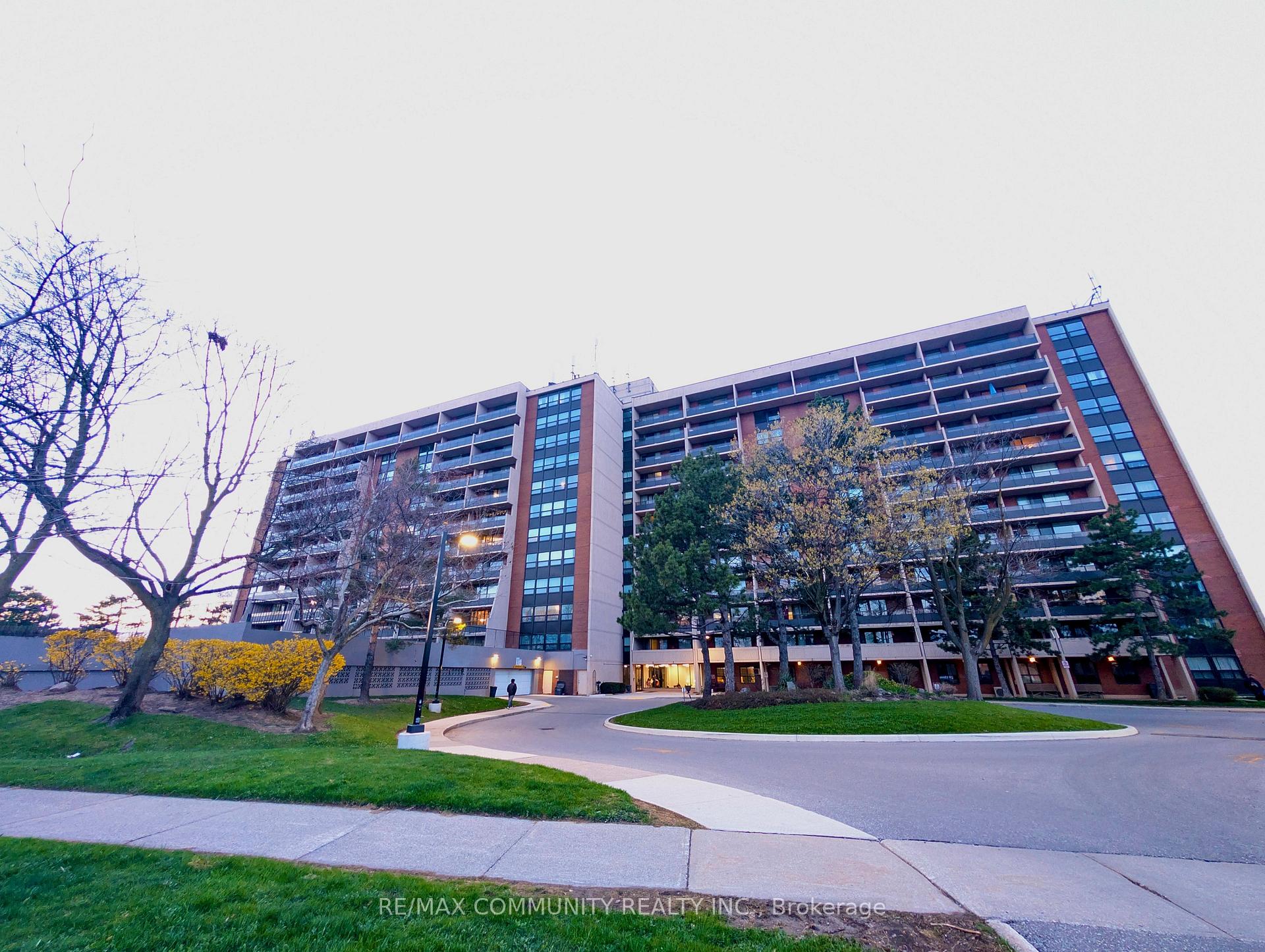 Front of Unit 705, 2929 Aquitaine Avenue