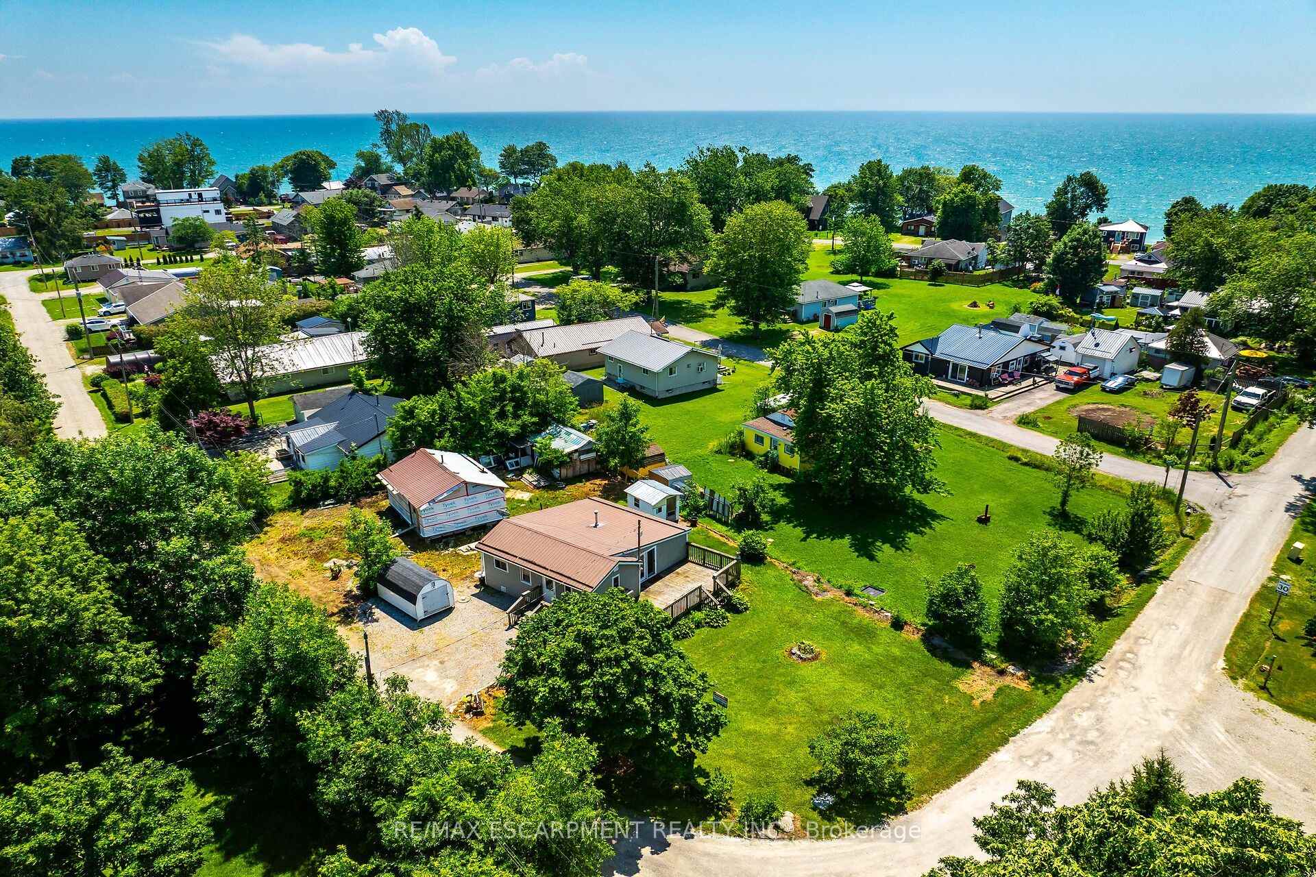 Photo 4 of 19 Barbara Drive, Haldimand — HOMEH
