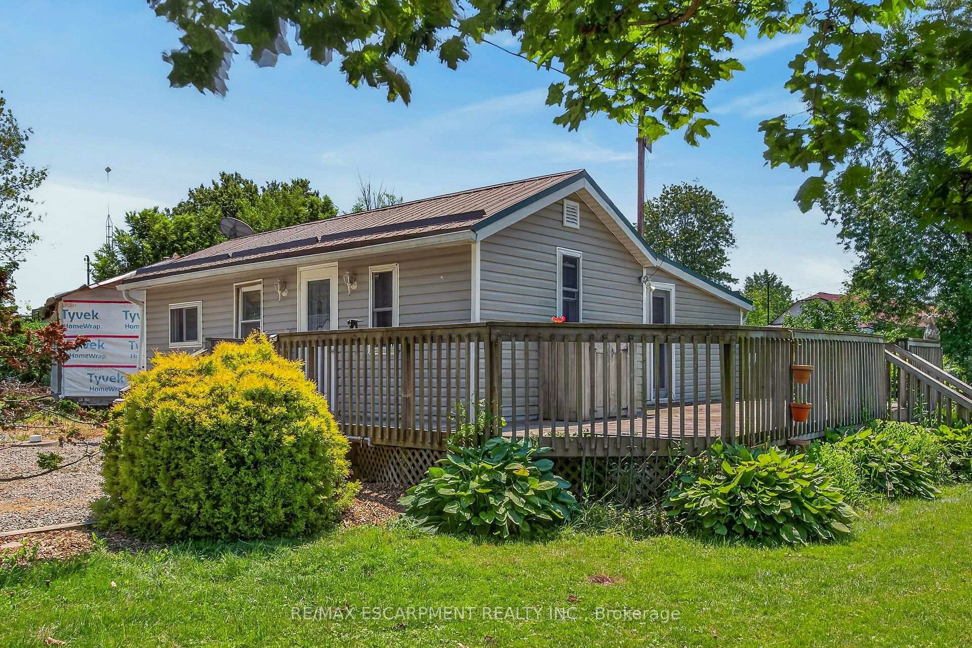 Photo 5 of 19 Barbara Drive, Haldimand — HOMEH