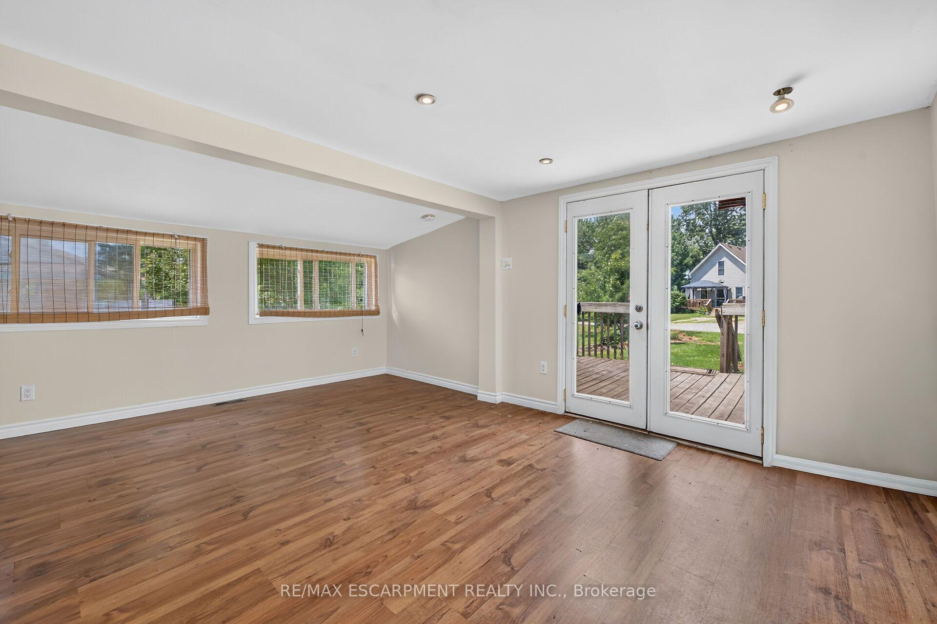 Photo 14 of 19 Barbara Drive, Haldimand — HOMEH